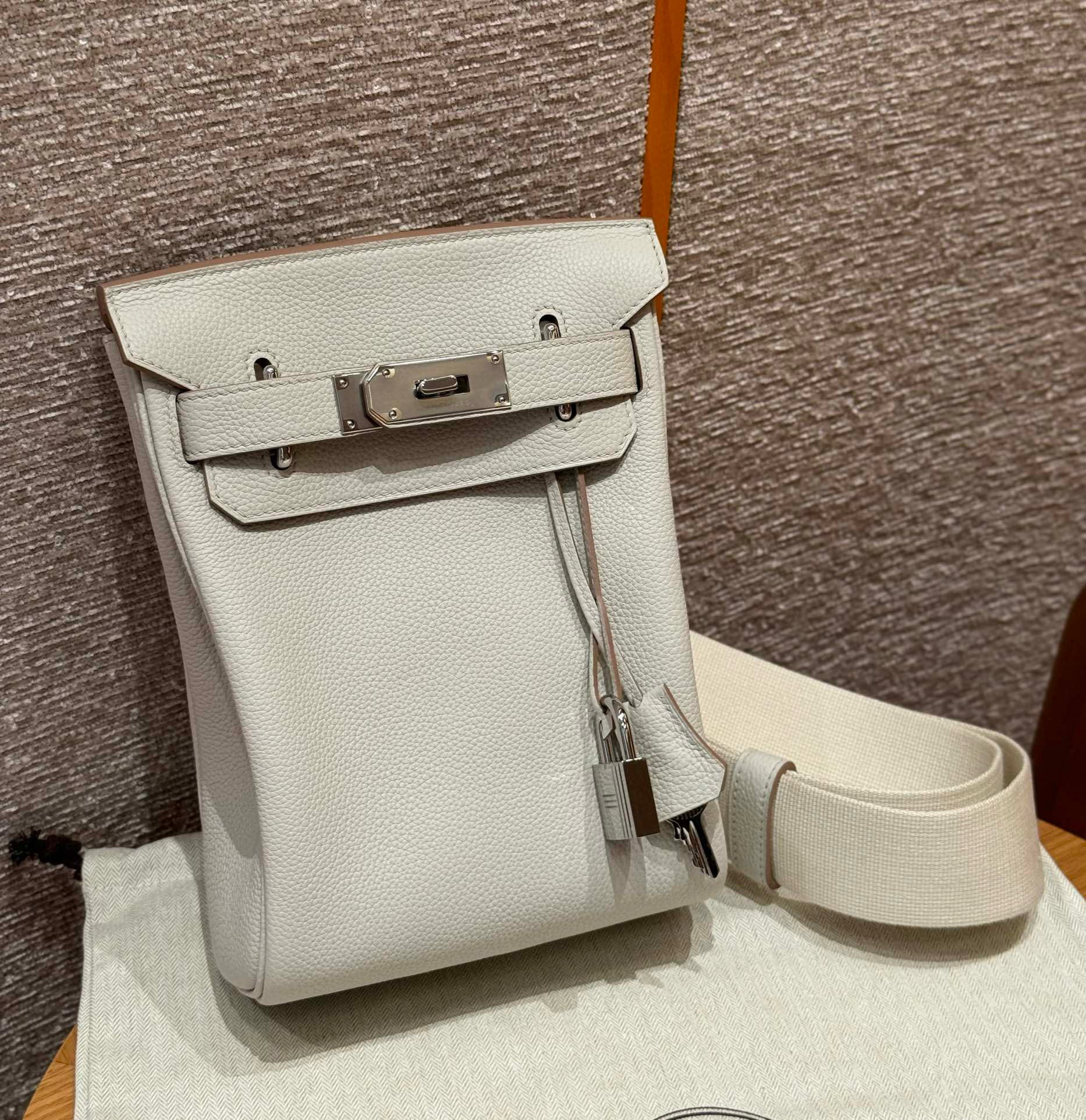 에르메스 Hermes Hac a dos 28cm Togo M4 Girs pale/silver