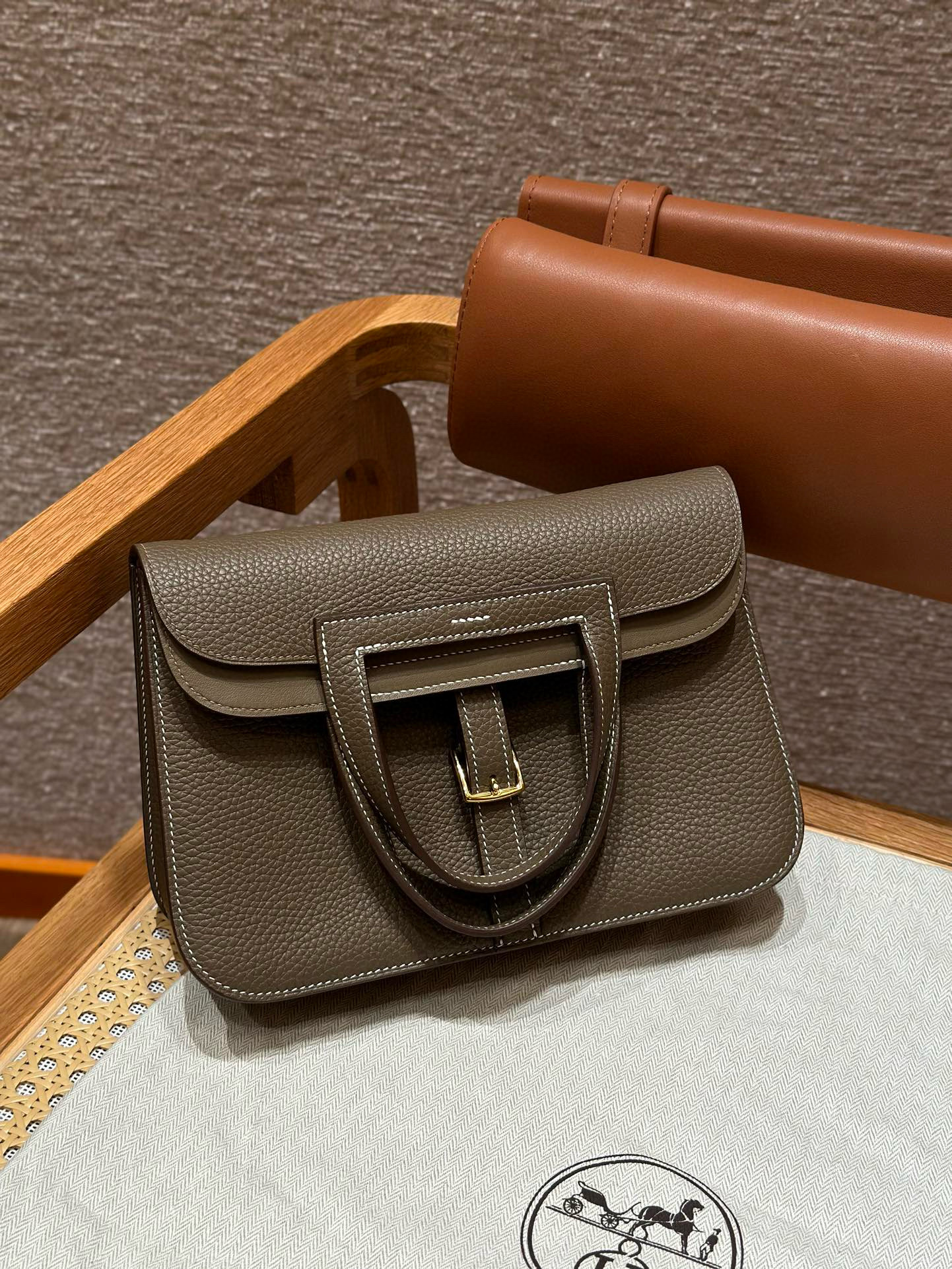 에르메스 Hermes Halzan 22cm clemence 18 Etoupe/gold