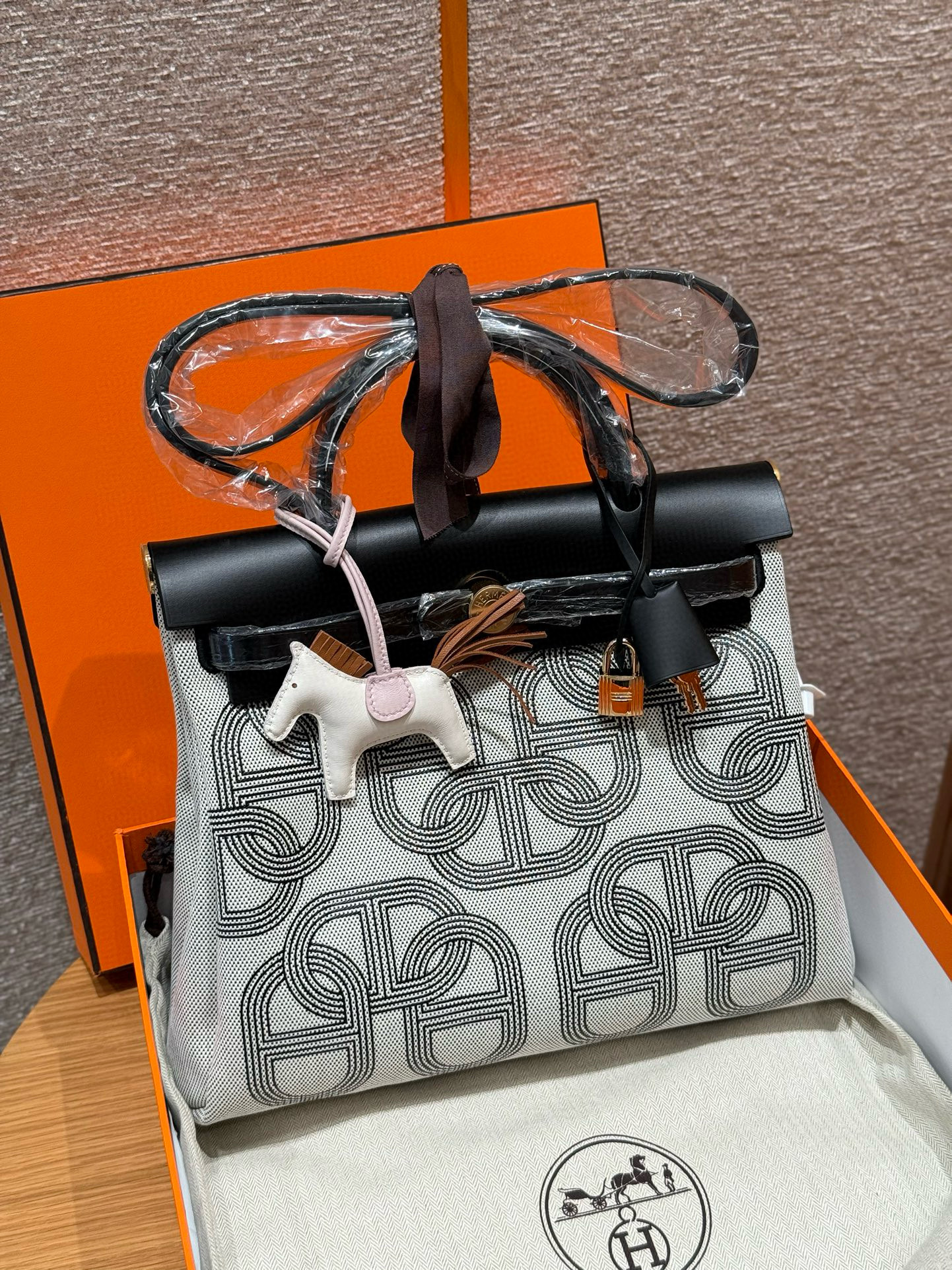 에르메스 Hermes Herbag 31cm canvas and cowhide Black/gold