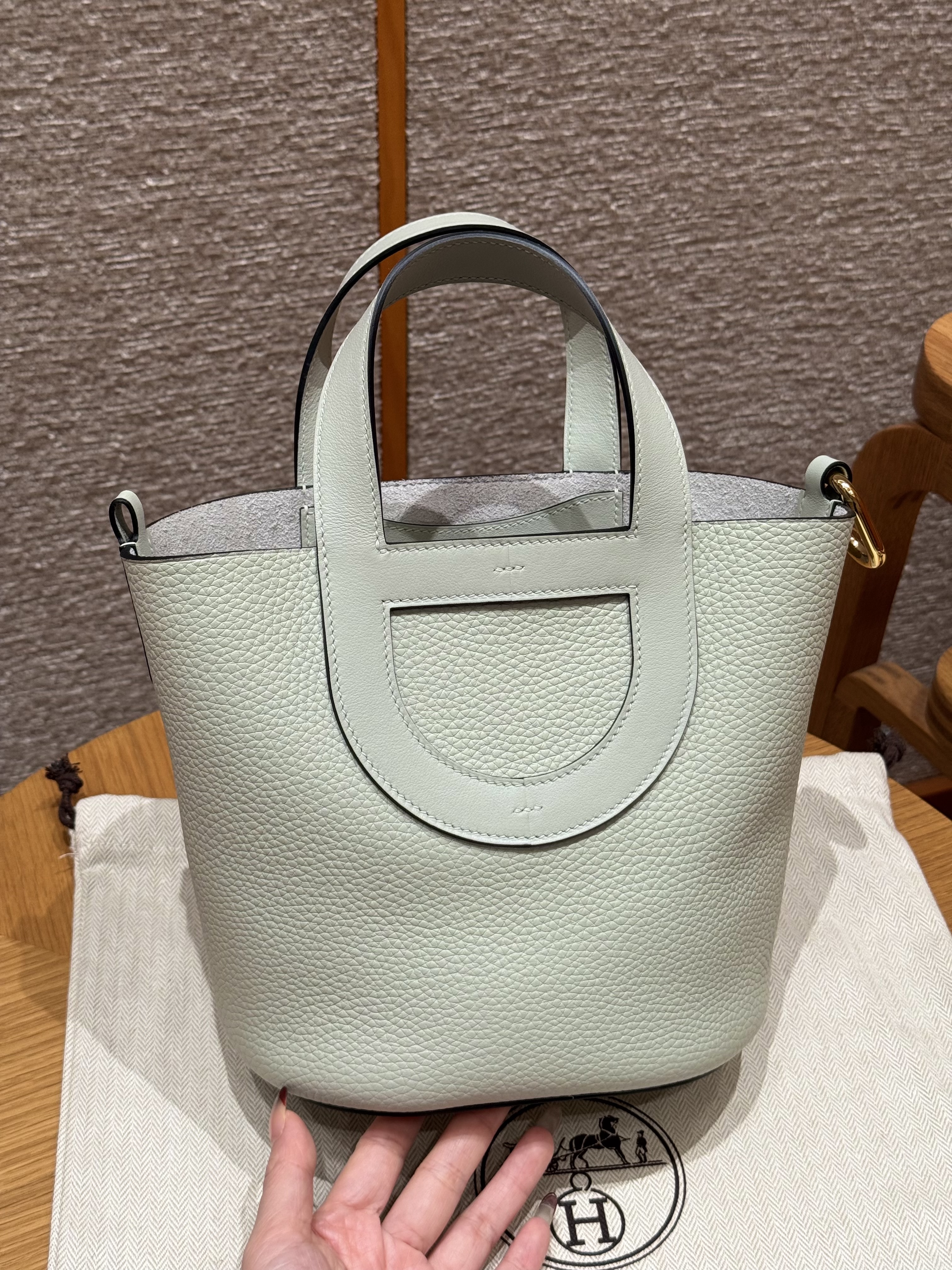 에르메스 Hermes in the loop 18cm Clemence 0W Girs neve/gold