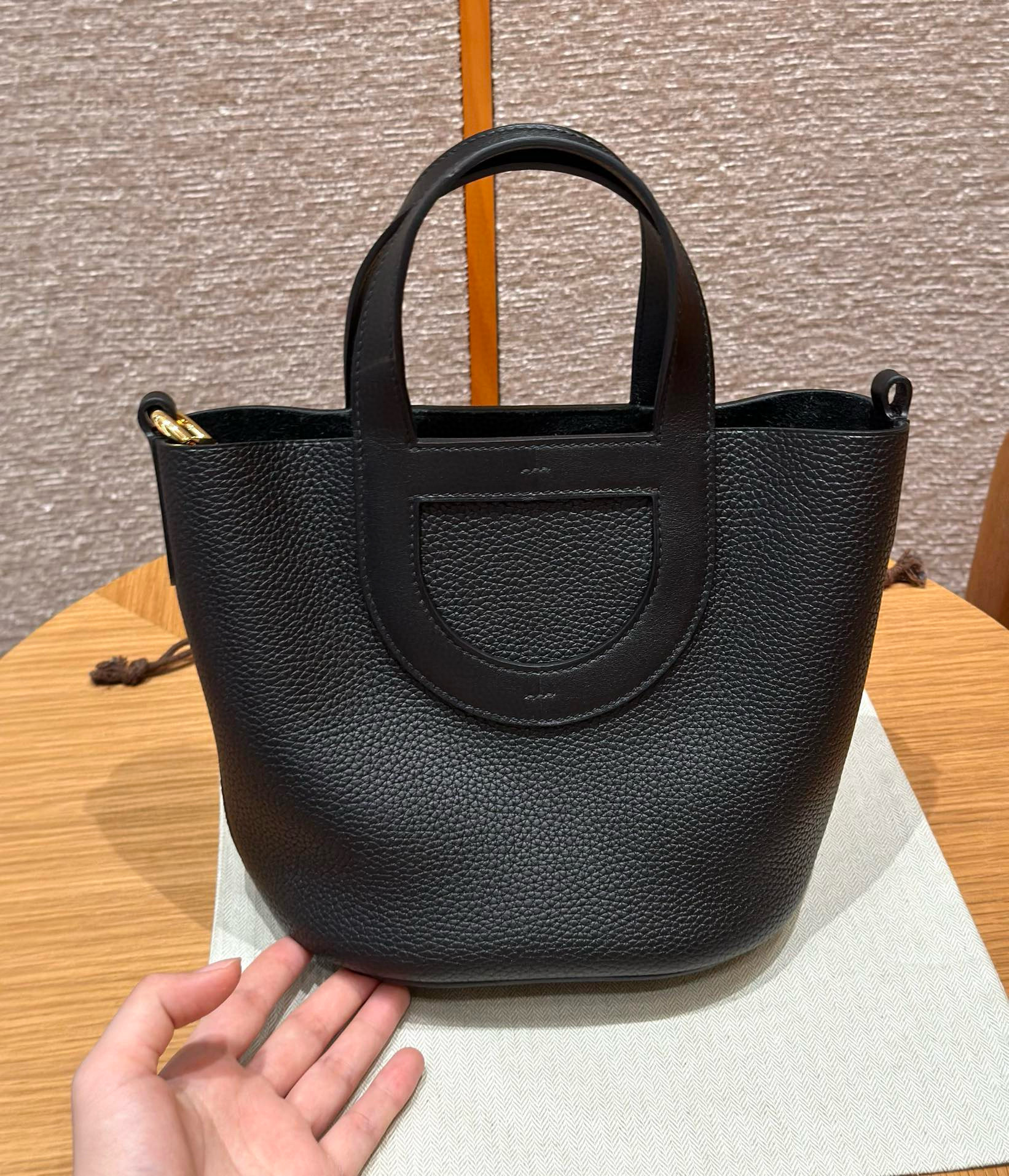 에르메스 Hermes in the loop 18cm Clemence 89 Noir/gold