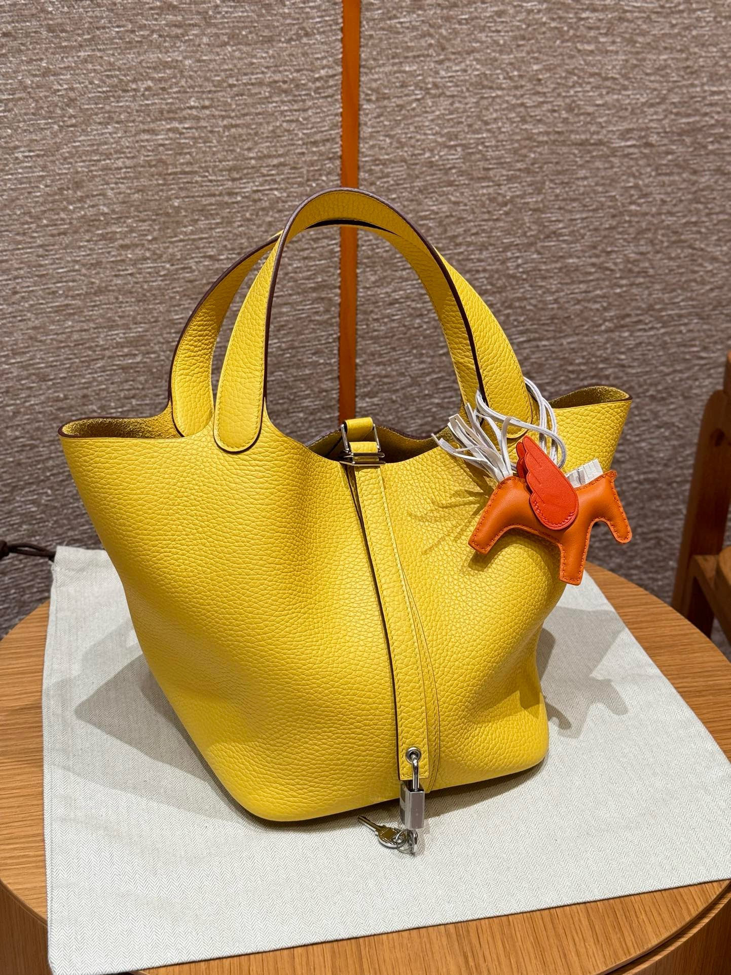 에르메스 Hermes Picotin lock 22cm clemence 9o Jaune de naples/silver