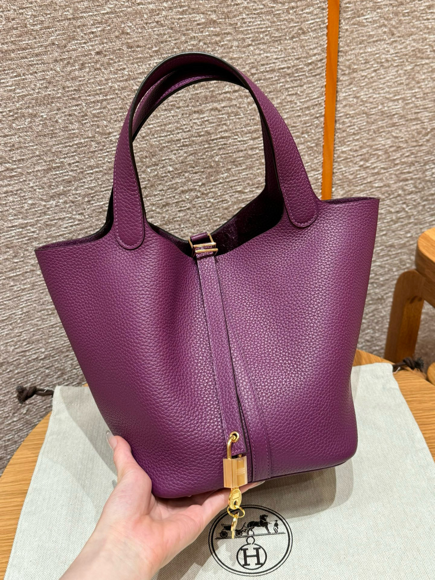 에르메스 Hermes Picotin lock 22cm clemence P9 Anemone/gold