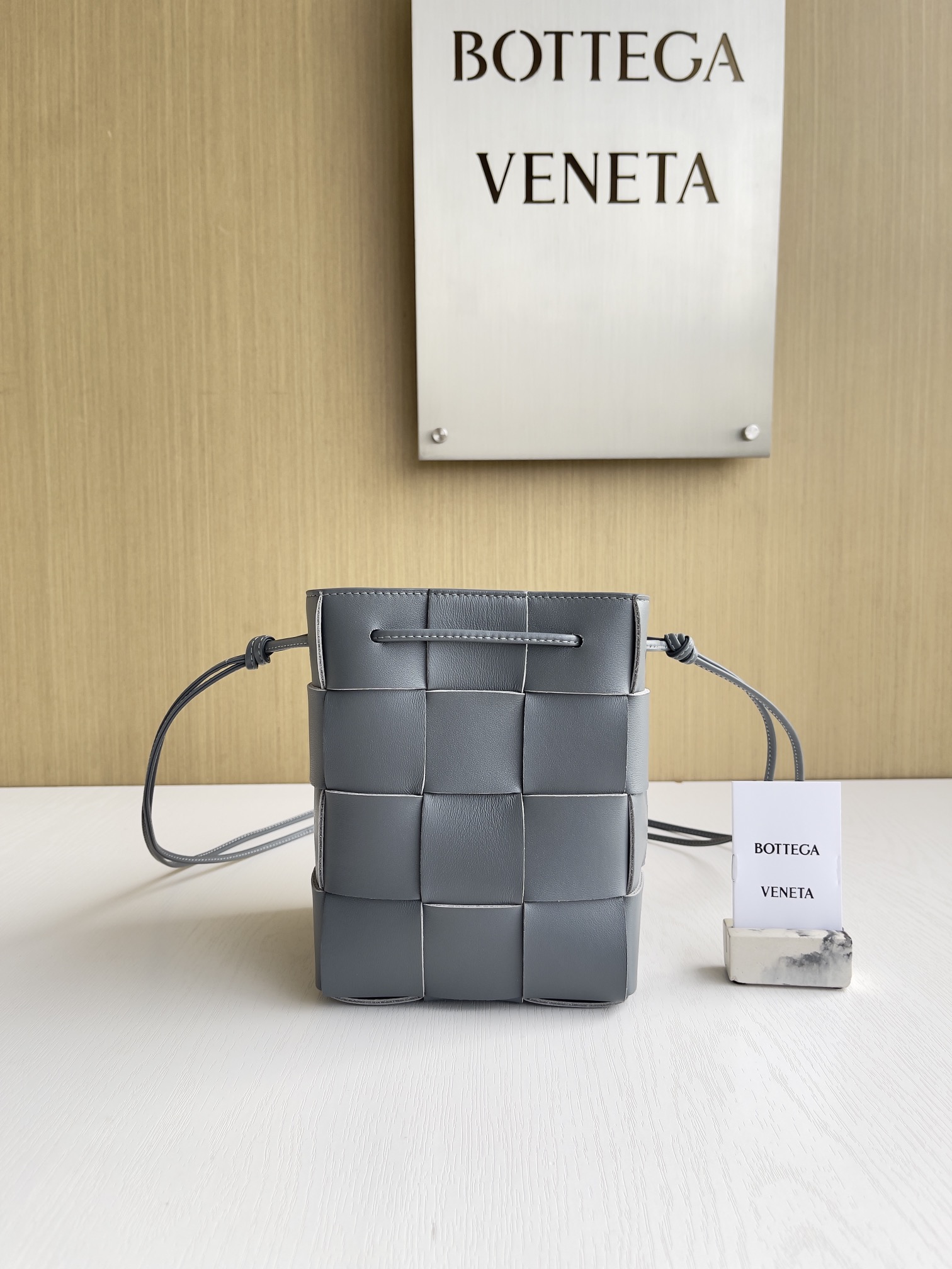 보테가베네타 Bottega Veneta 680218 Leather Cassette Bucket Bag 18cm