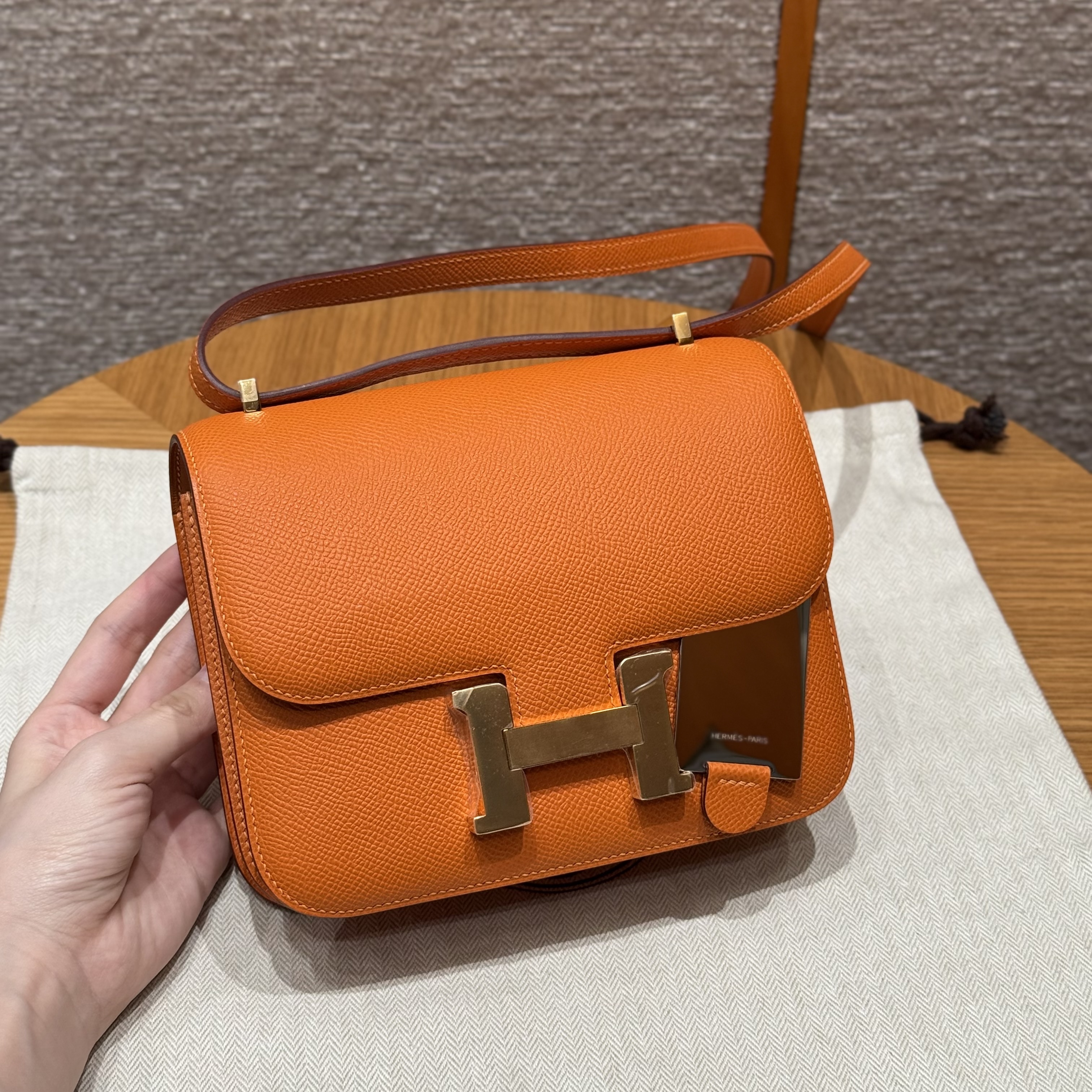 에르메스 Hermes Constance with mirror 19cm Epsom 93 Orange/gold