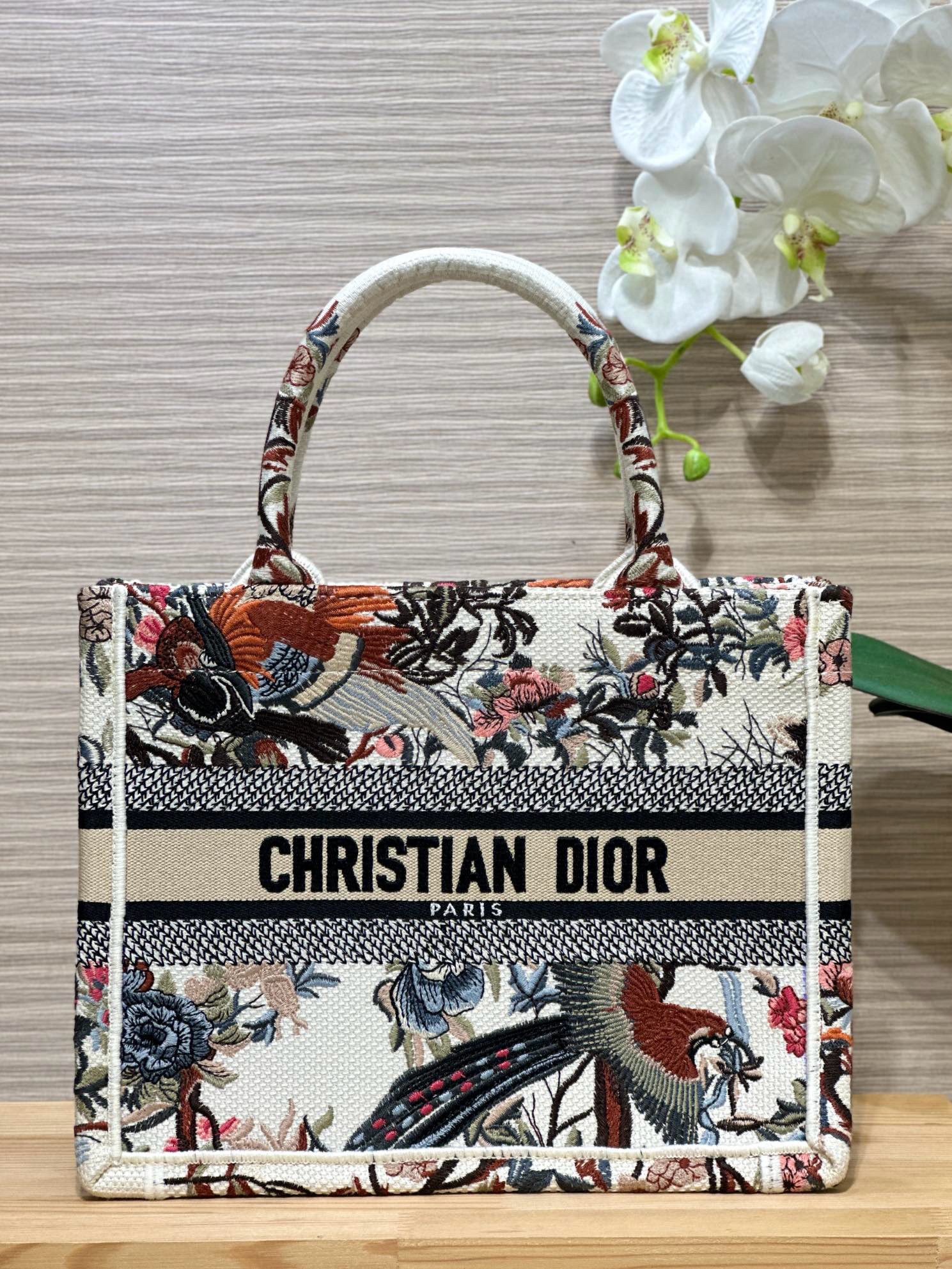 디올 Dior Small Dior Book Tote White 26.5cm
