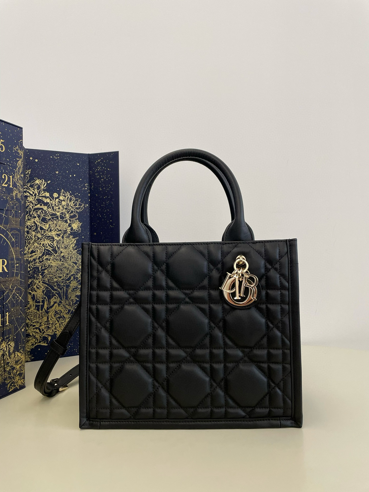 디올 Dior Small Dior Book Tote Black 26.5cm