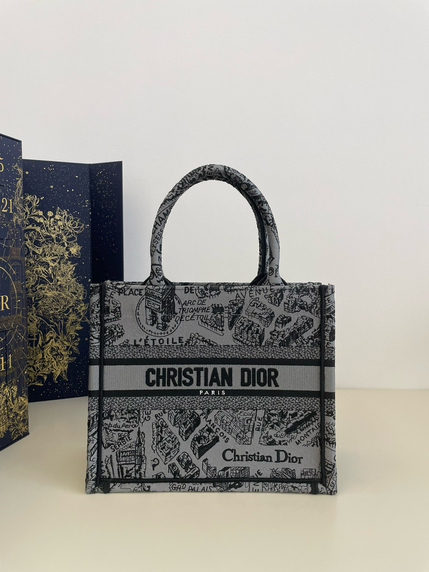 디올 Dior Small Dior Book Tote grey Plan de Paris Embroidery 26.5cm