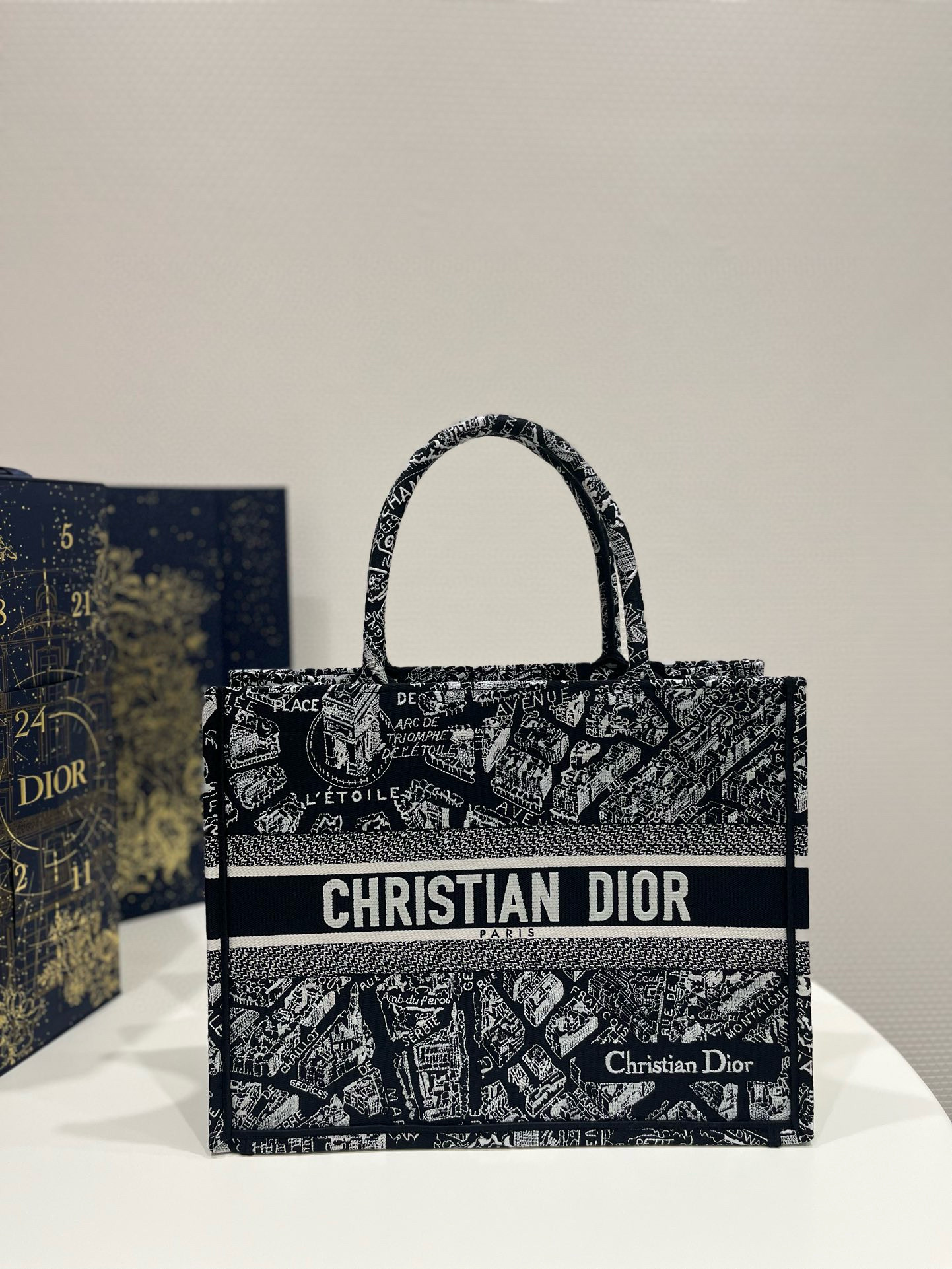 디올 Dior Medium Dior Book Tote Black 36.5cm
