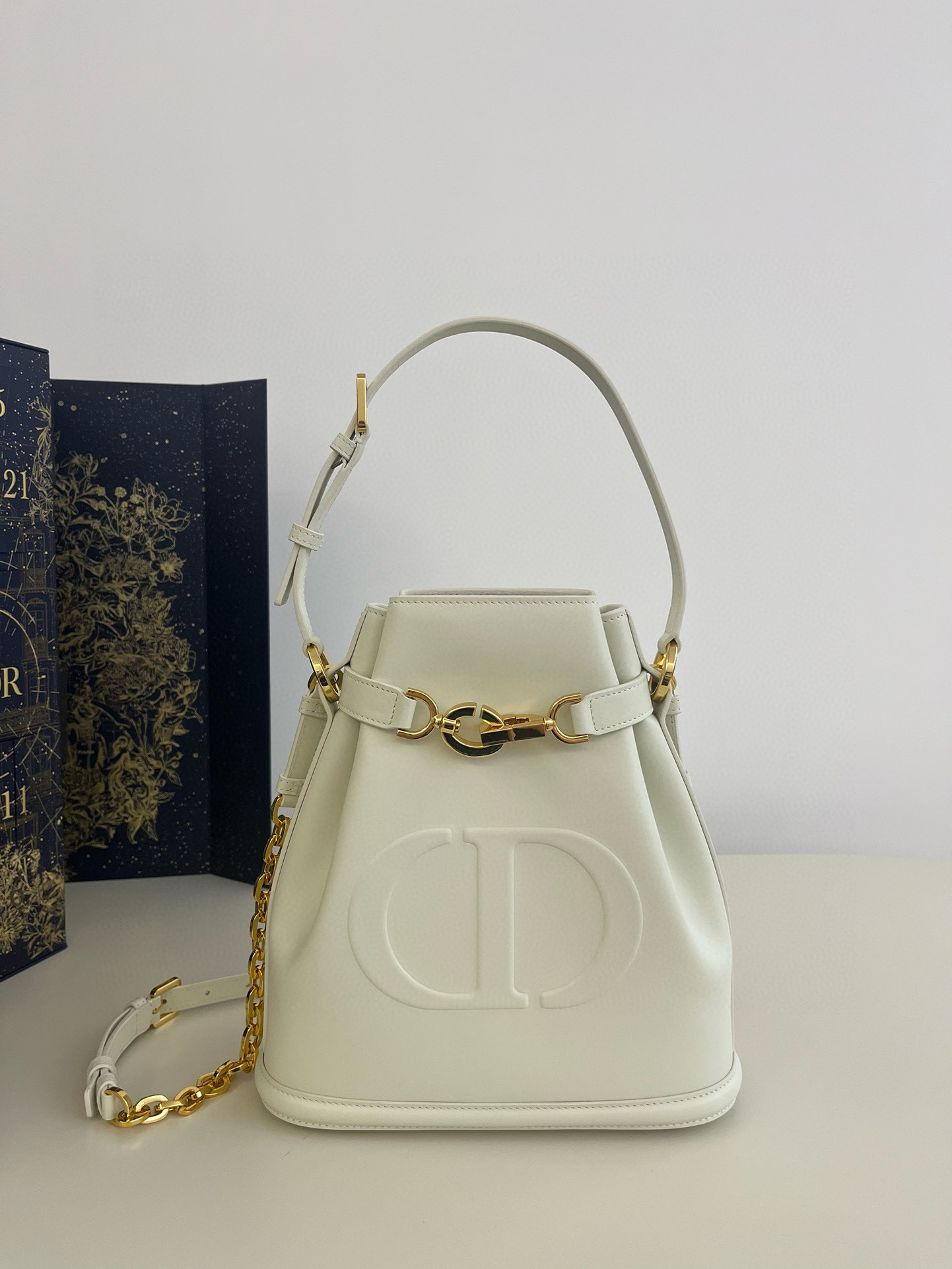디올 Dior Medium C'est Dior Bag White 24cm