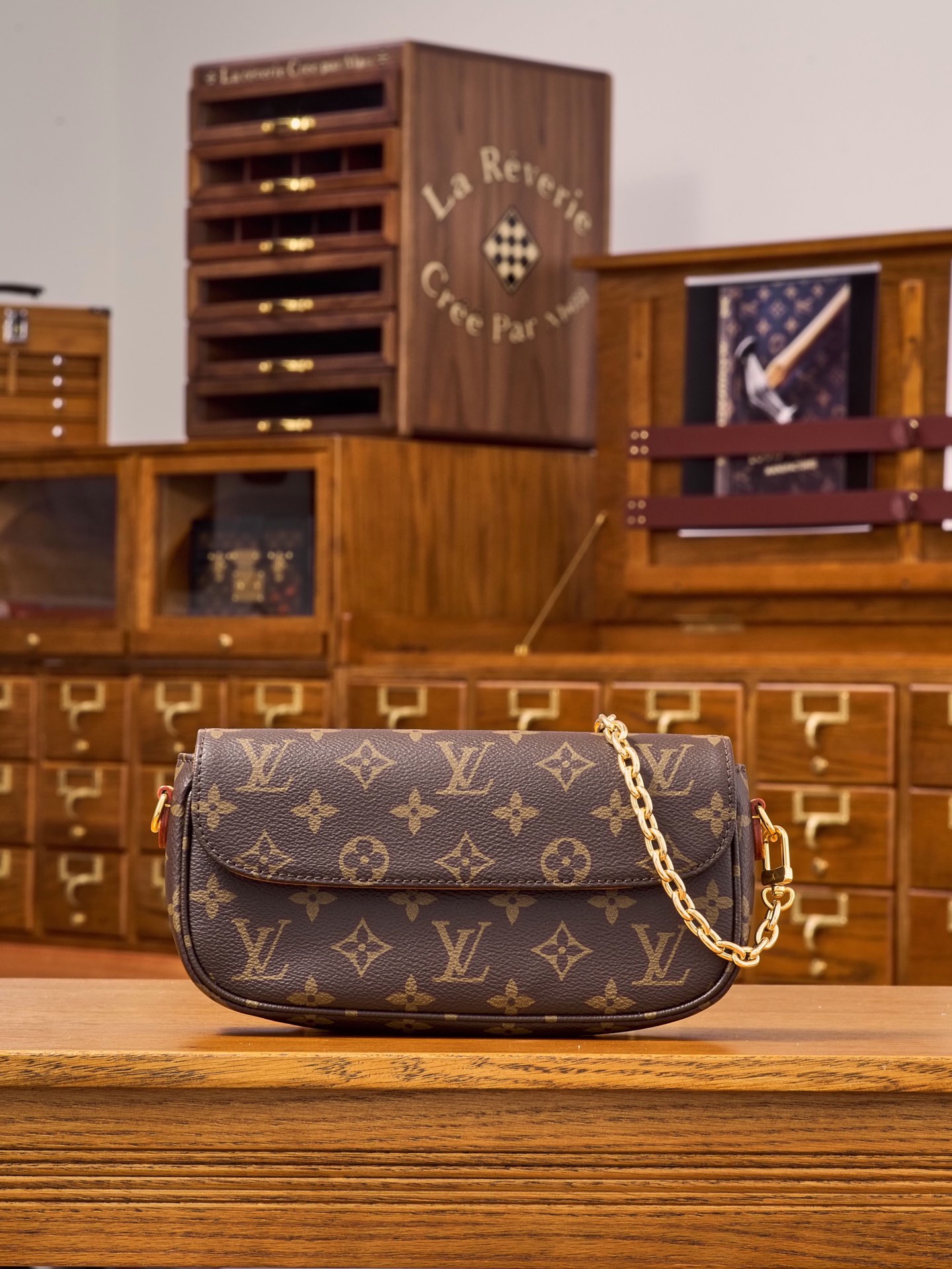 루이비통 Louis Vuitton M81911 Ivy Wallet on Chain Monogram 23.5CM