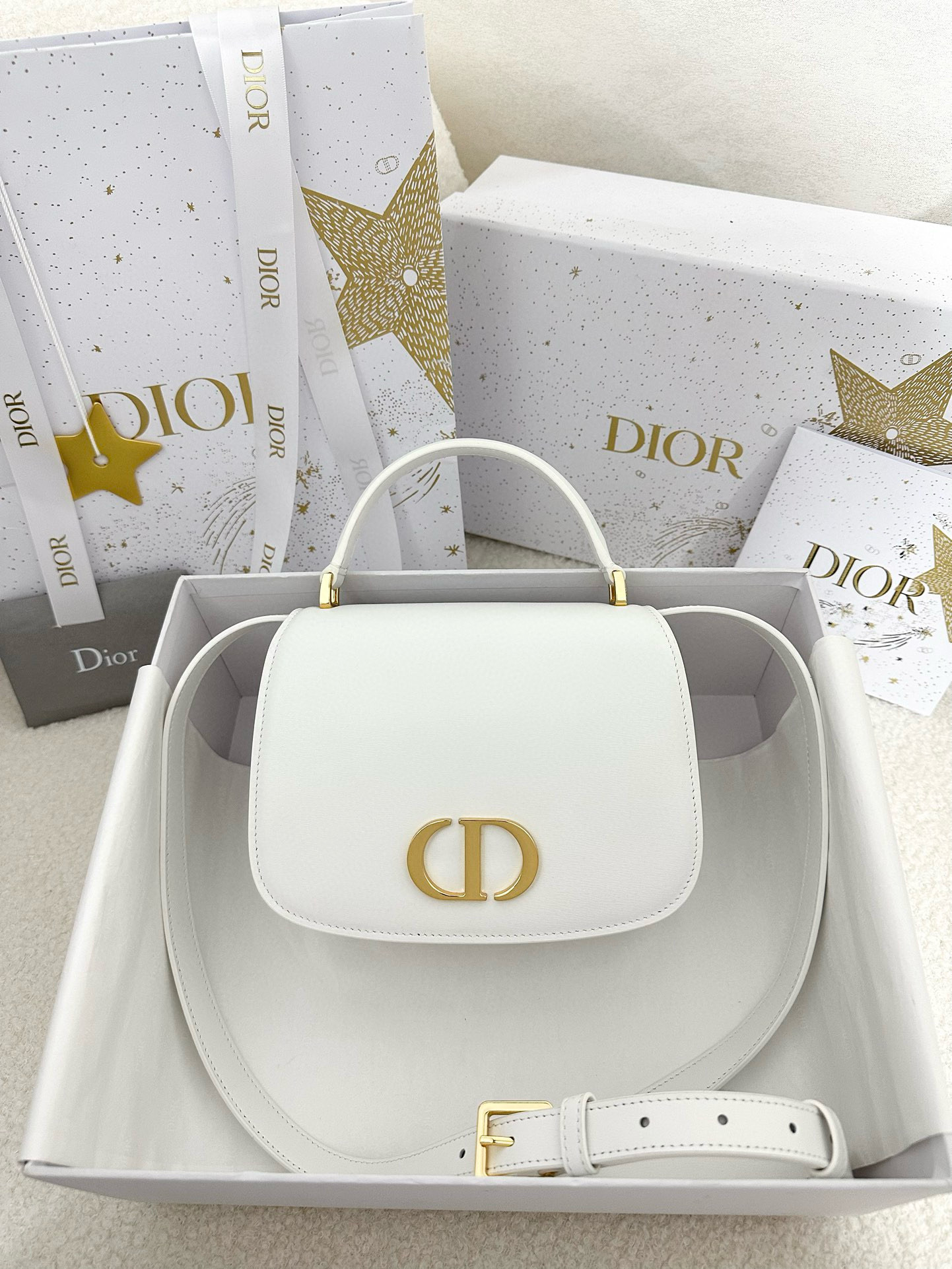 디올 Dior Medium 30 Montaigne Avenue Top Handle Bag White 19cm