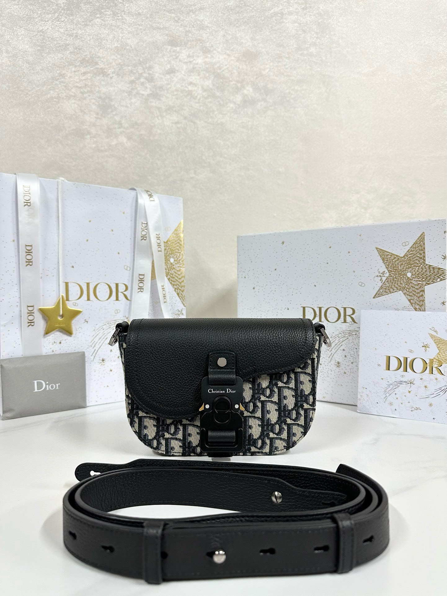 디올 Dior Mini Saddle Messenger Bag with Flap Beige and Black Oblique Jacquard 19.5cm