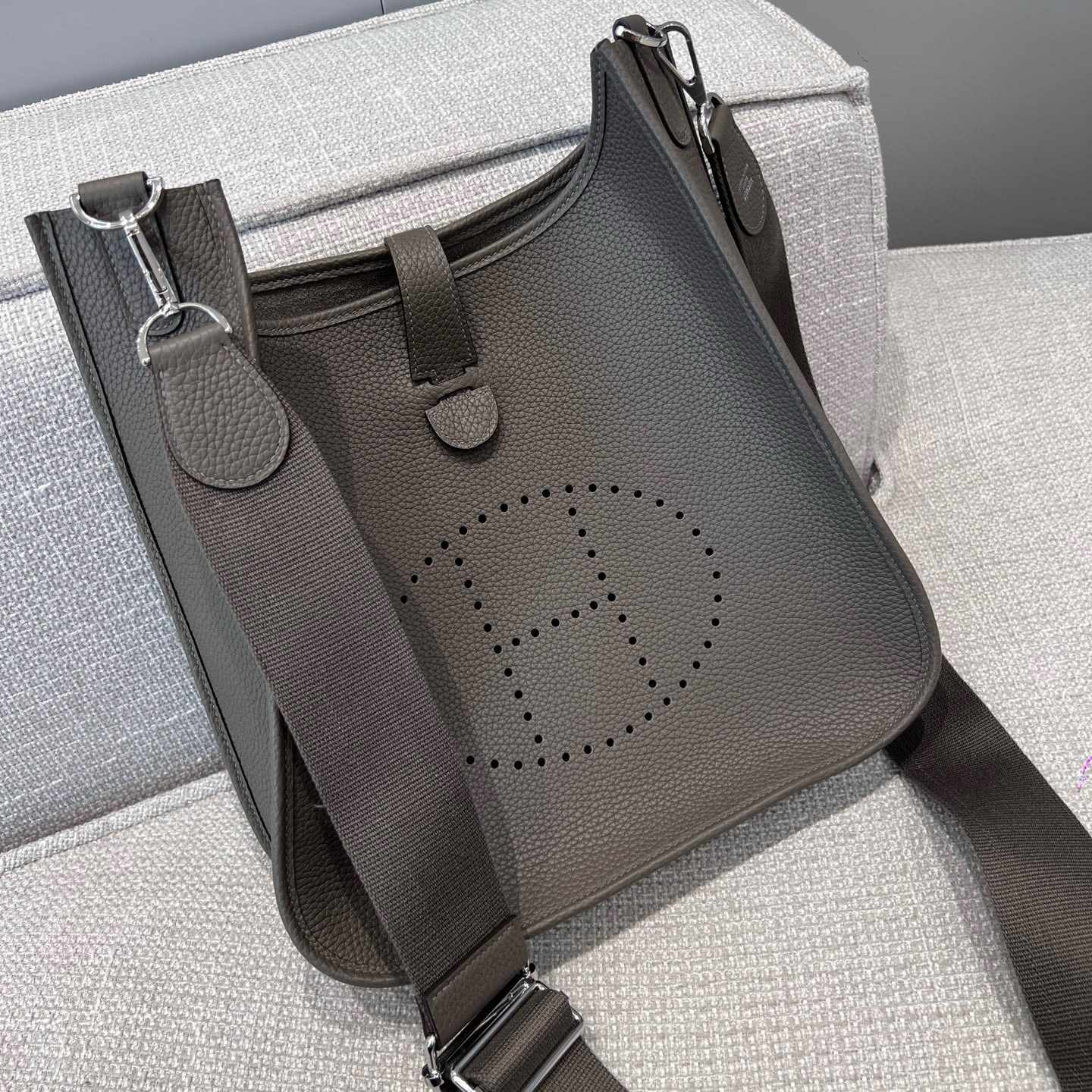 에르메스 Hermes Evelyne 29cm TC 8F Gris etain/silver