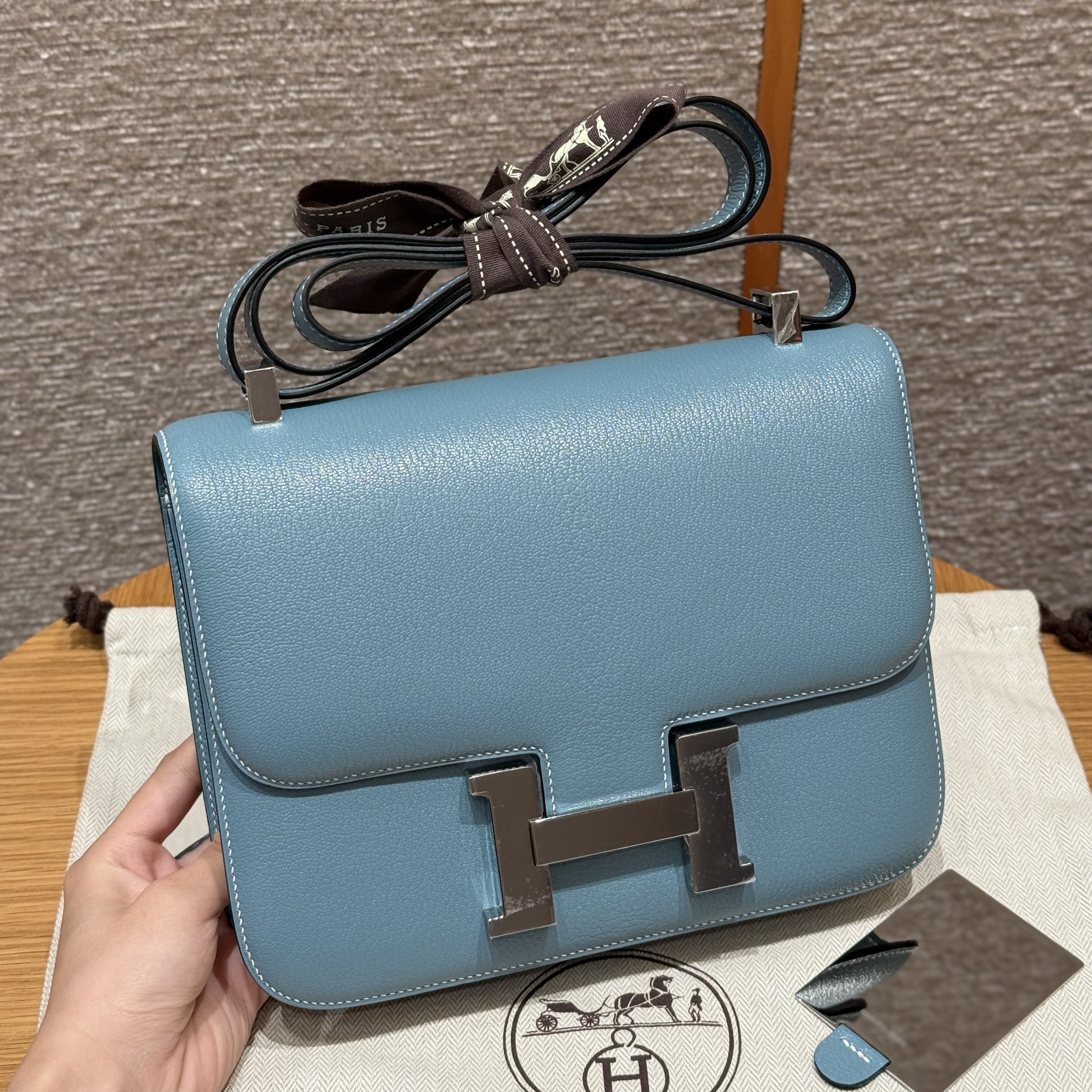 에르메스 Hermes Constance with mirror 24cm chèvre D2 New Blue Jean/silver