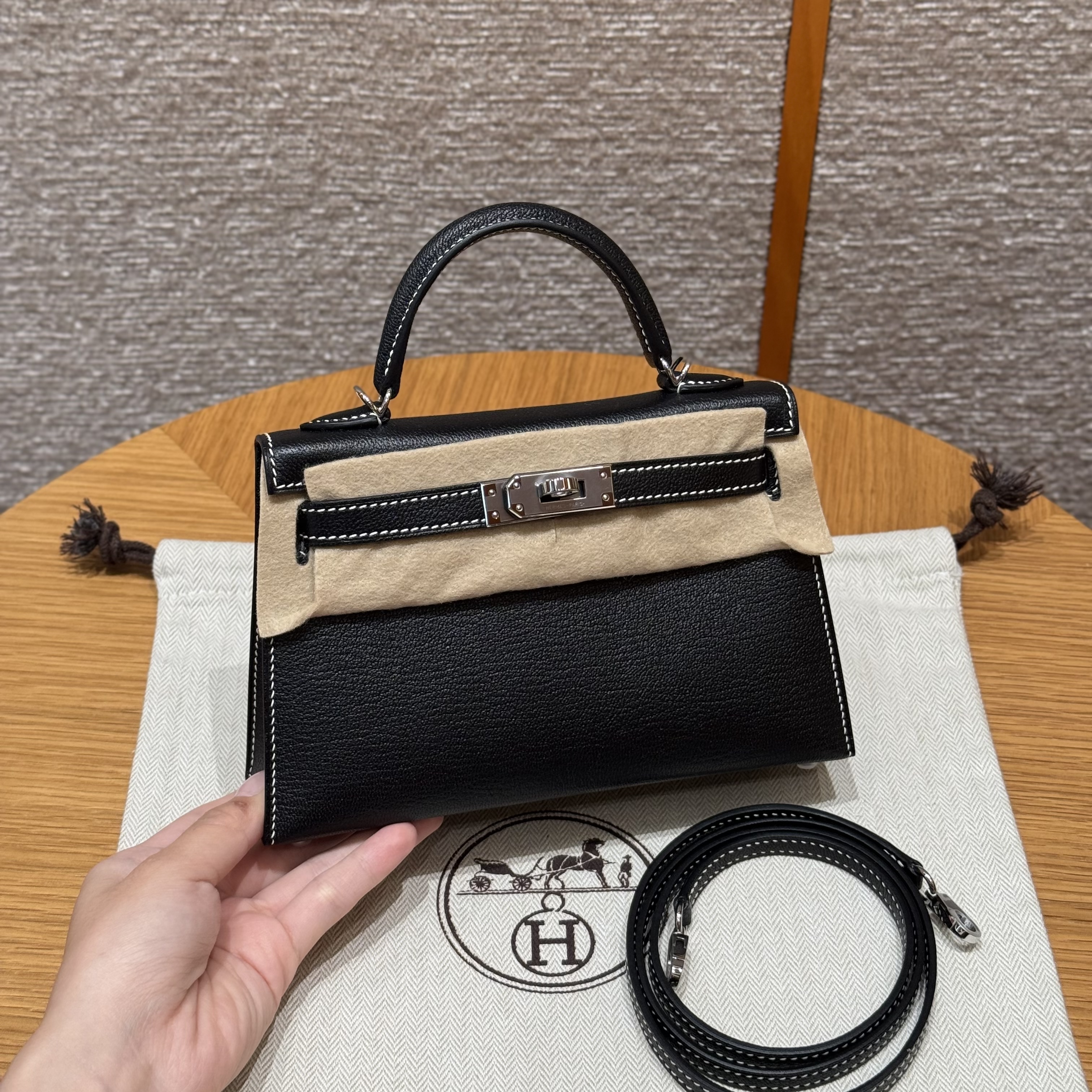 에르메스 Hermes Mini Kelly 19cm Chèvre 89 Noir and 55 Rouge H/silver
