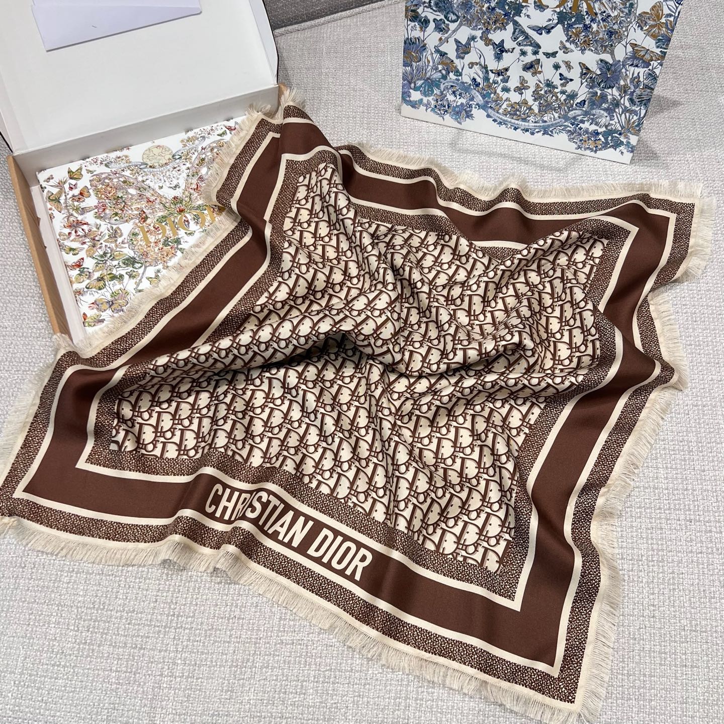디올 Dior 스카프 70x70cm