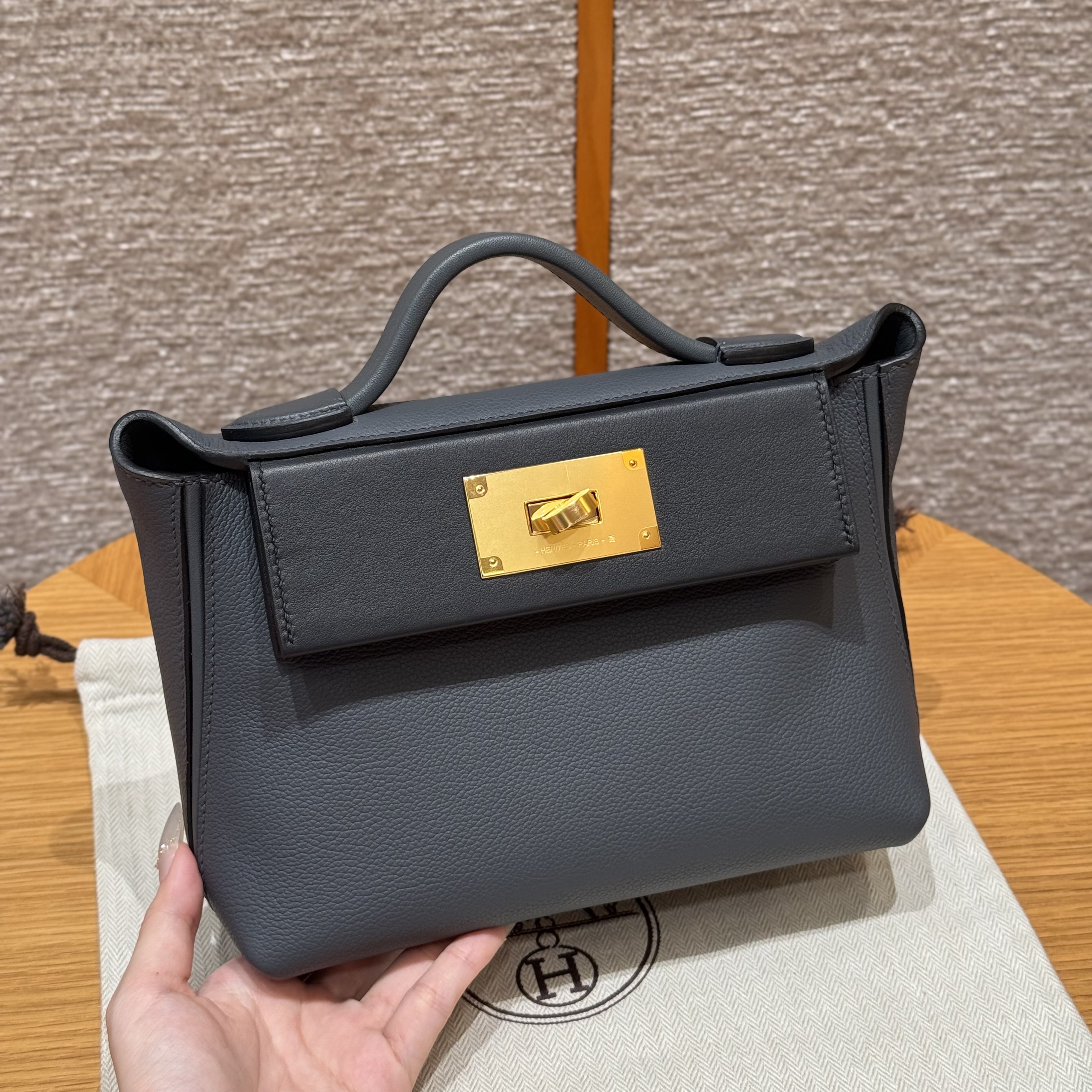 에르메스 Hermes Kelly 2424 21cm evercolor and swift H0 Girs Misty and 89 Noir/gold