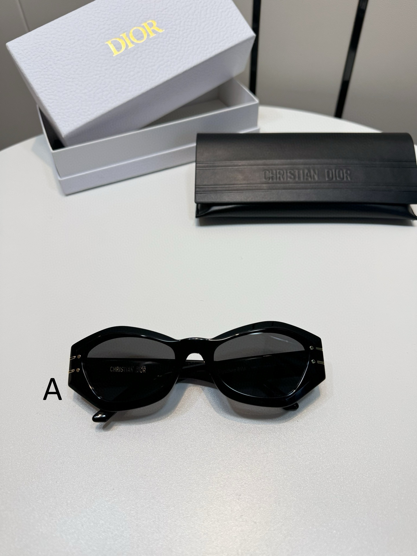 디올 Dior Christian Dior Signature 55-20-135