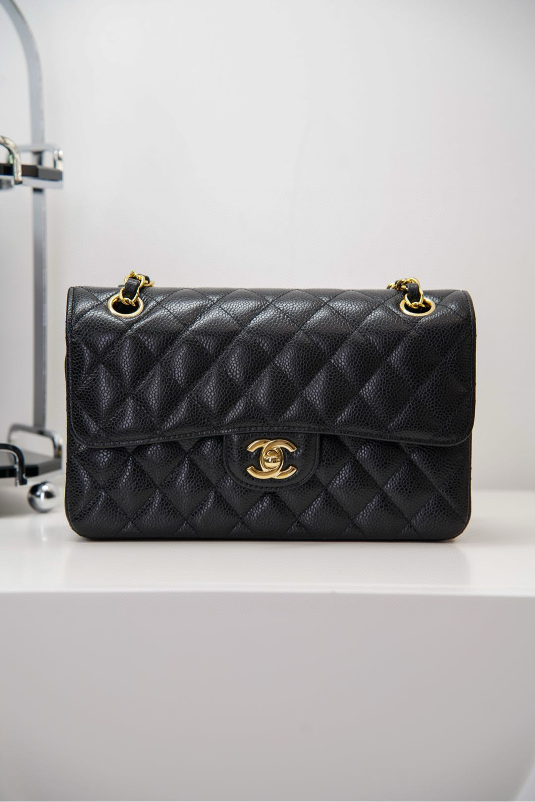 샤넬 Chanel Small Classic Flap Bag A01113 Black gold 23cm