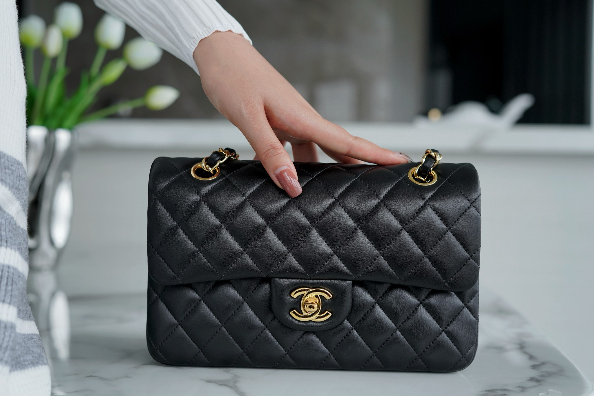 샤넬 Chanel Small Classic Flap Bag A01113 Black gold 23cm