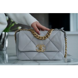샤넬 Chanel 19 Handbag AS1160 Light grey 26cm