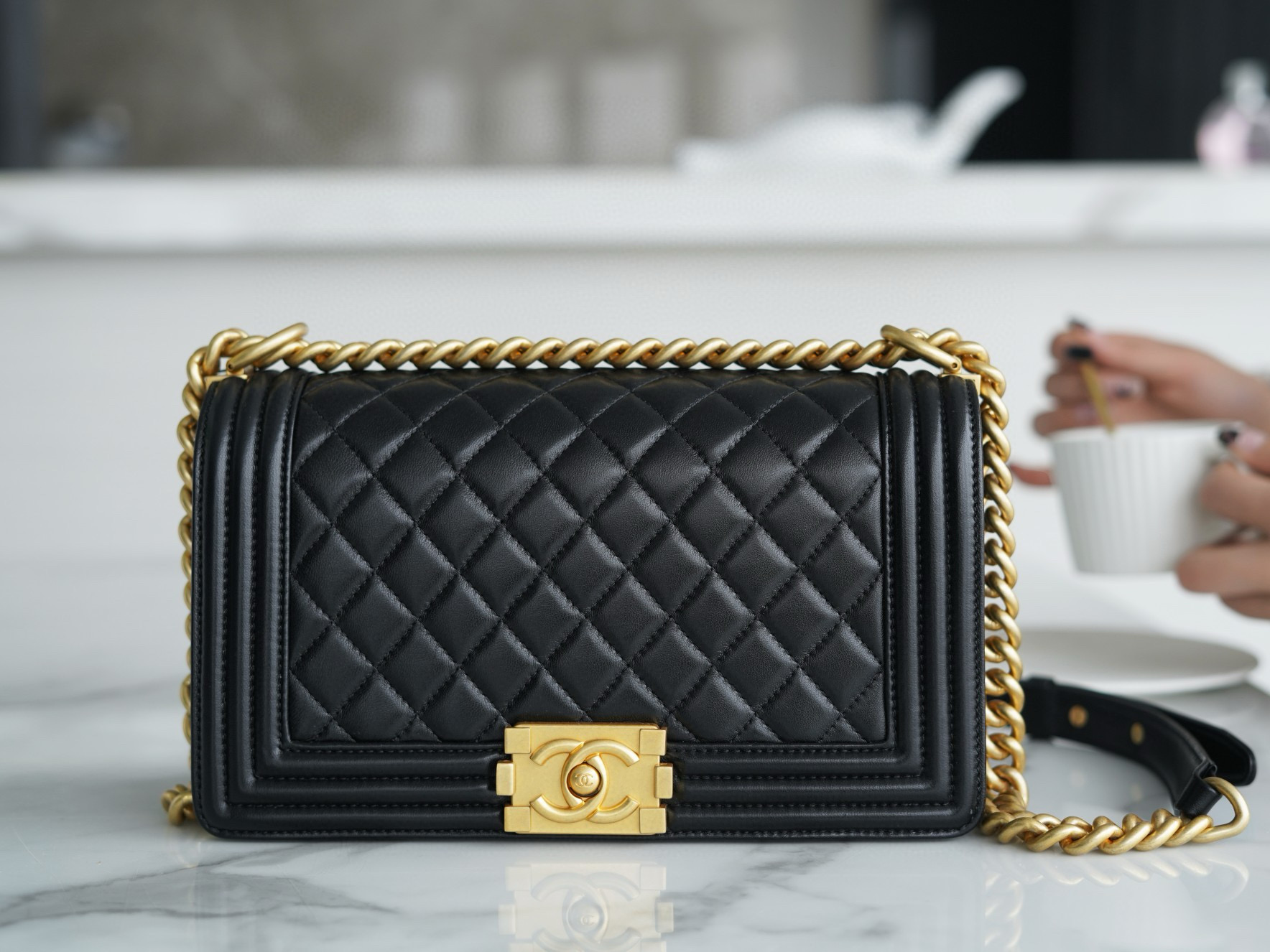 샤넬 Chanel Medium Leboy Bag A67086 Black gold 25cm