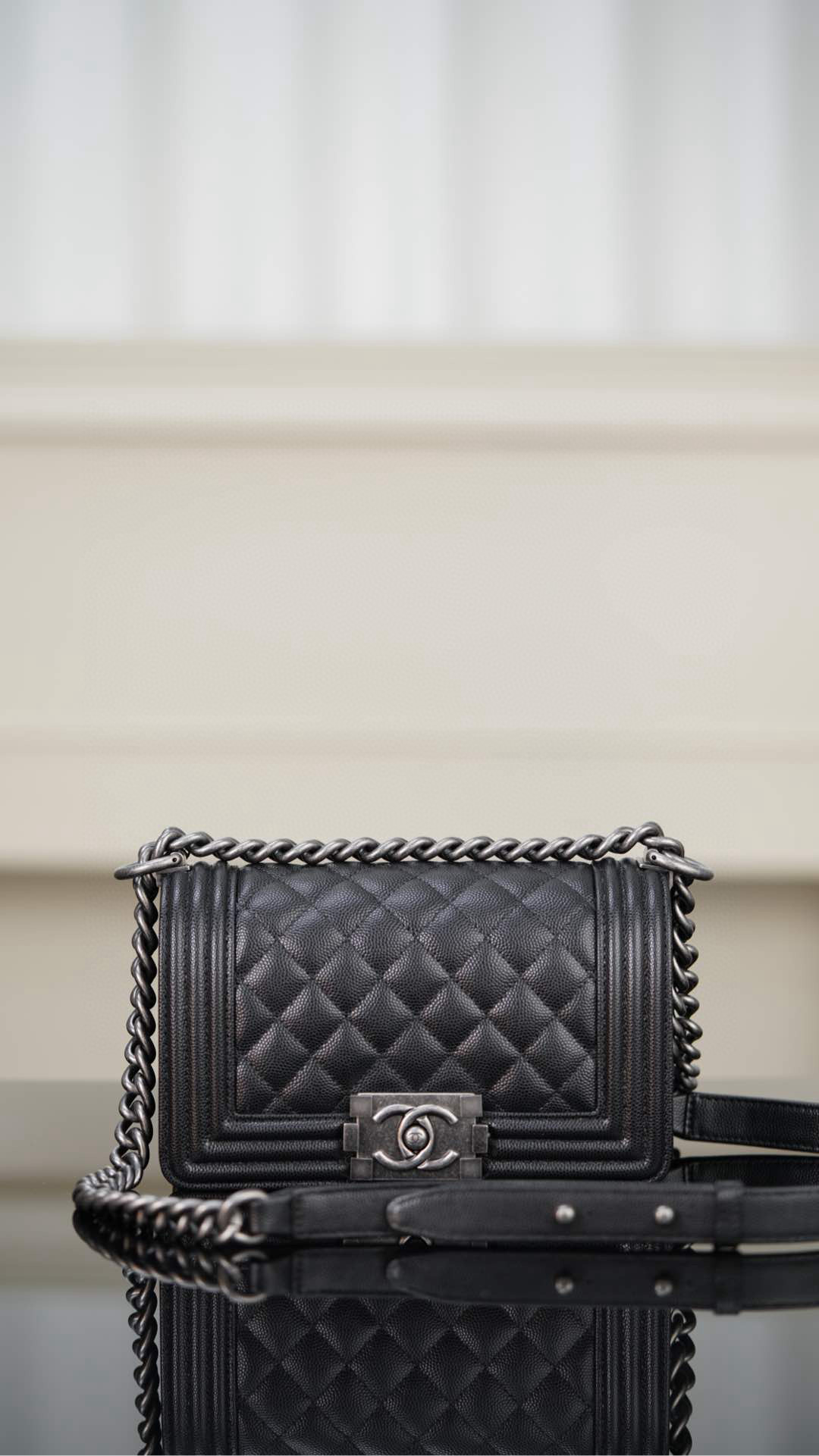 샤넬 Chanel Small Leboy Bag A67085 Black silver 20cm