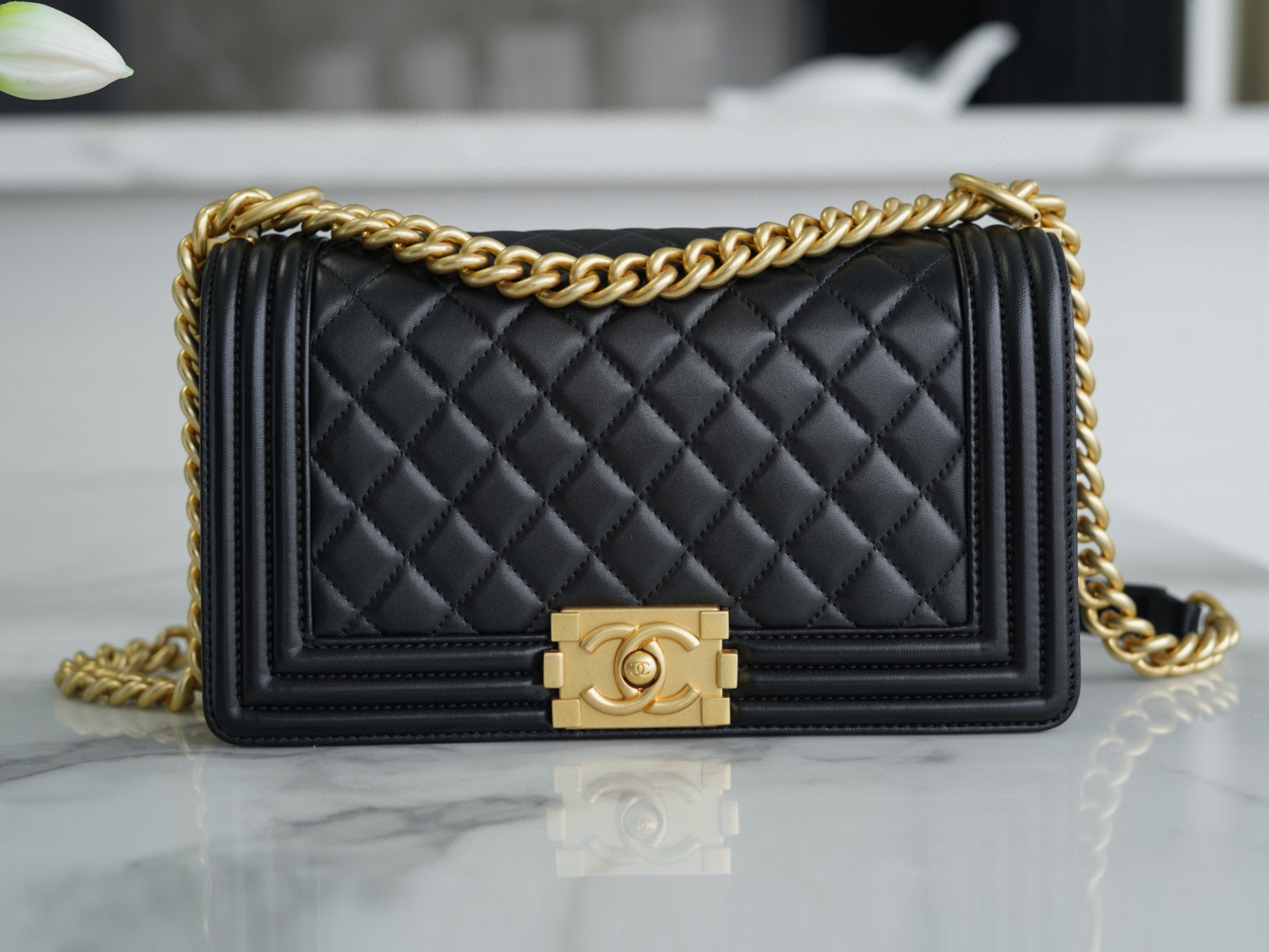 샤넬 Chanel Medium Leboy Bag A67086 Black gold 25cm