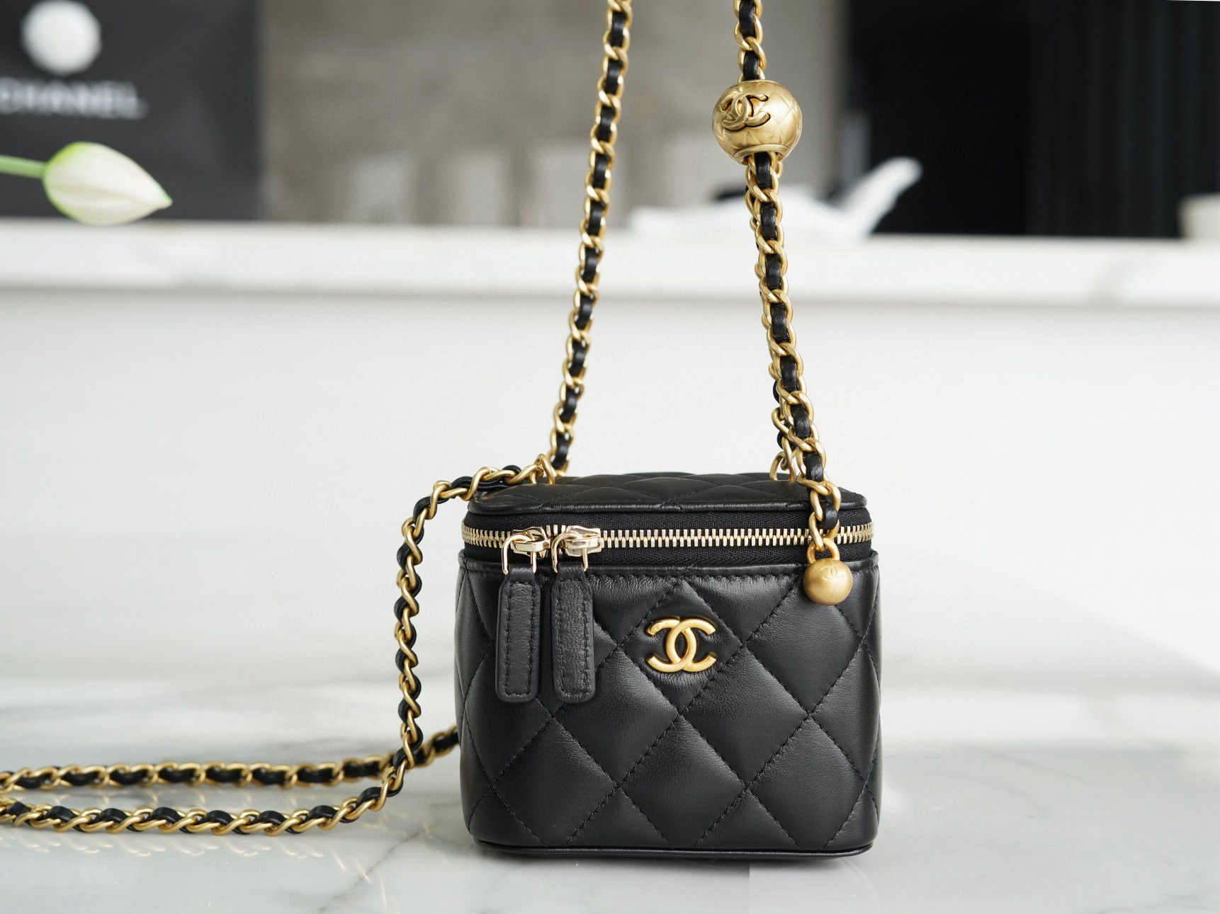 샤넬 Chanel 22b Classic Small Vanity with Chain Black 8.5cm