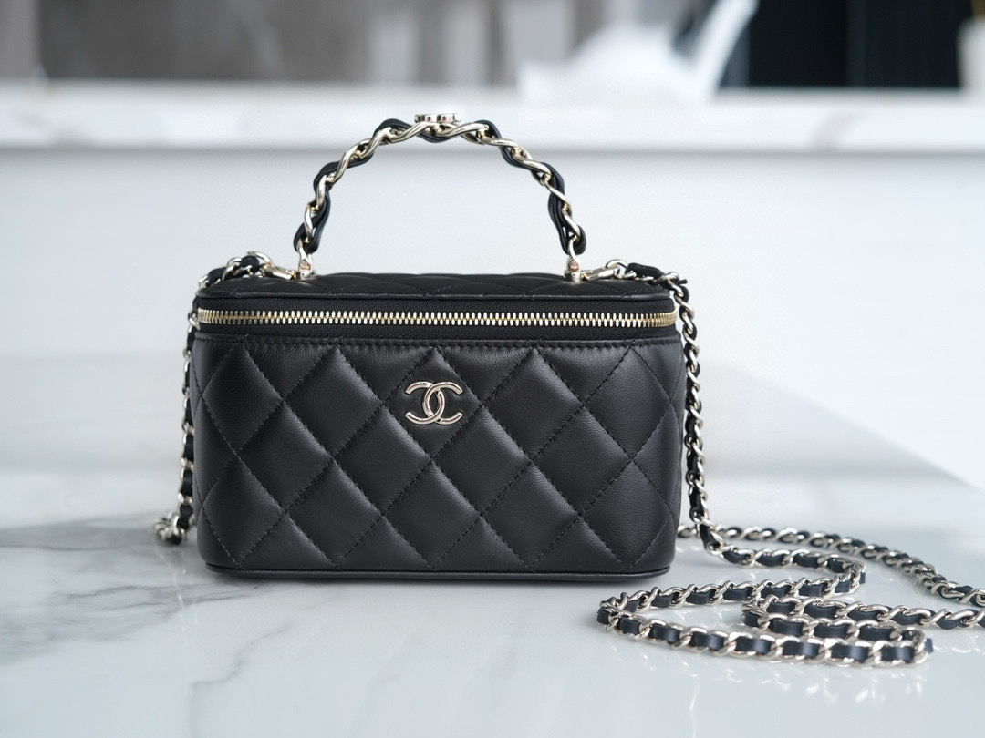 샤넬 Chanel 23k Long Vanity with chain Black 17cm