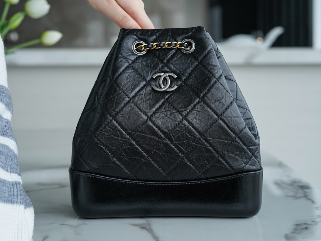 샤넬 Chanel Gabrielle Backpack Black 22.5cm