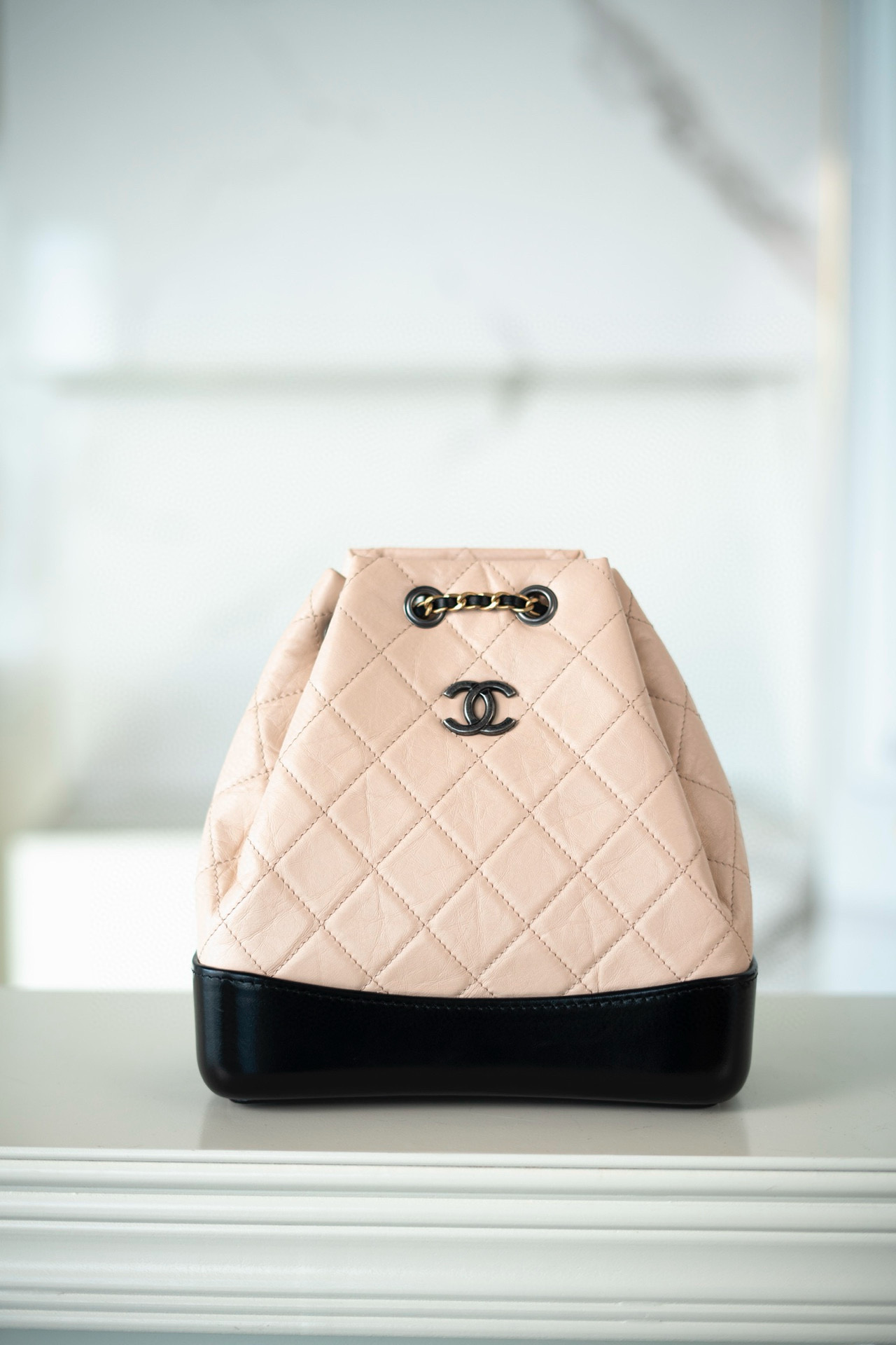 샤넬 Chanel Gabrielle Backpack Black and Apricot 22.5cm