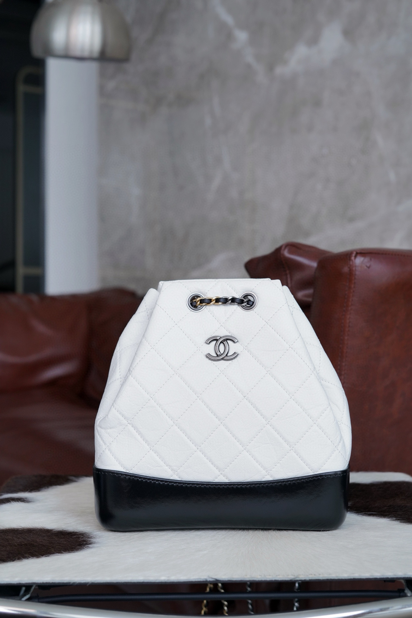 샤넬 Chanel Gabrielle Backpack Black and White 22.5cm