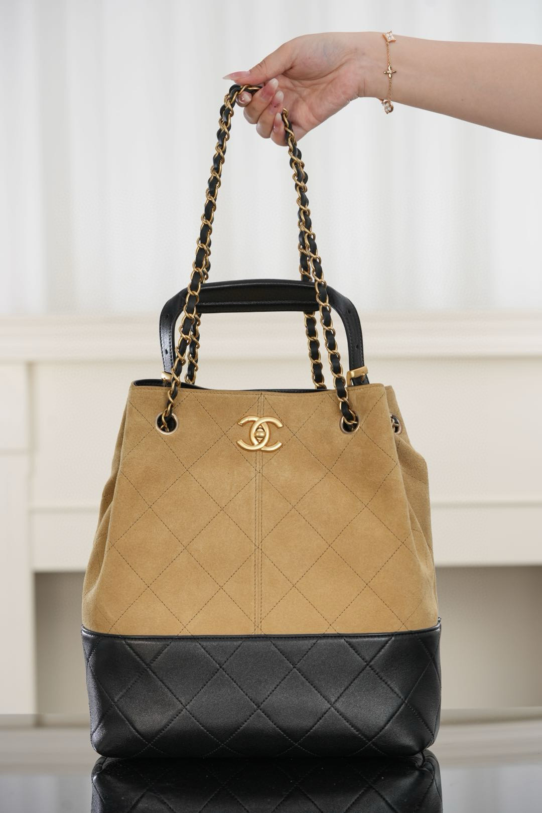 샤넬 Chanel 25A Shopping Bag Beige & Black 29cm