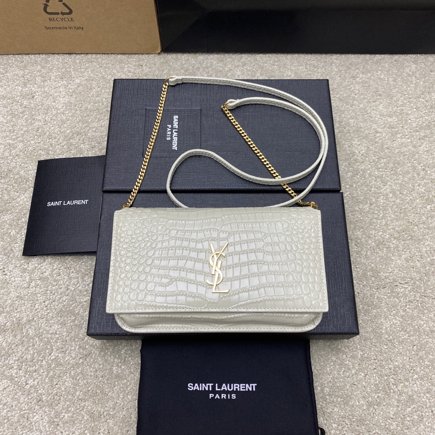 생로랑 Saint laurent/YSL 635095Cassandre Phone Holder With Strap in Shiny Crocodile-Embossed Leather Blanc Vintage 18CM