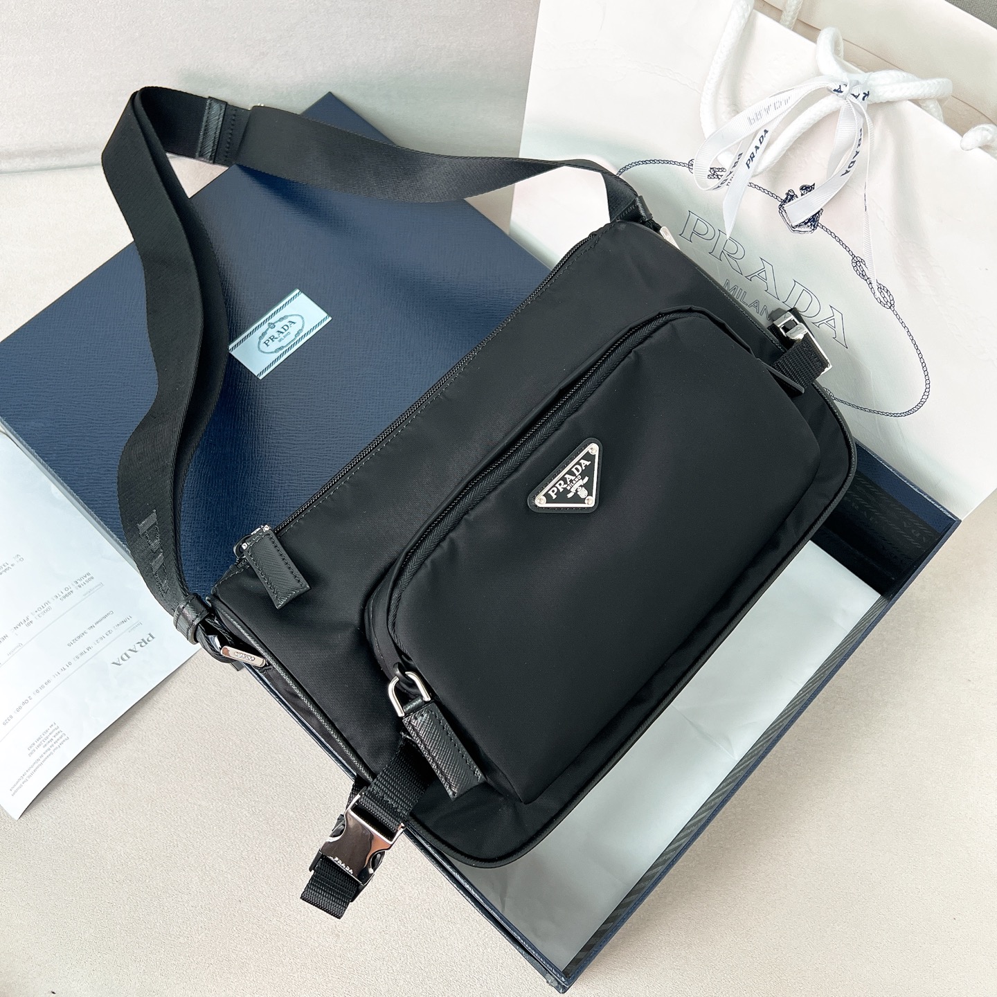 프라다 Prada 2VH192 미디엄 리나일론 및 사피아노 가죽 숄더 백 28CM