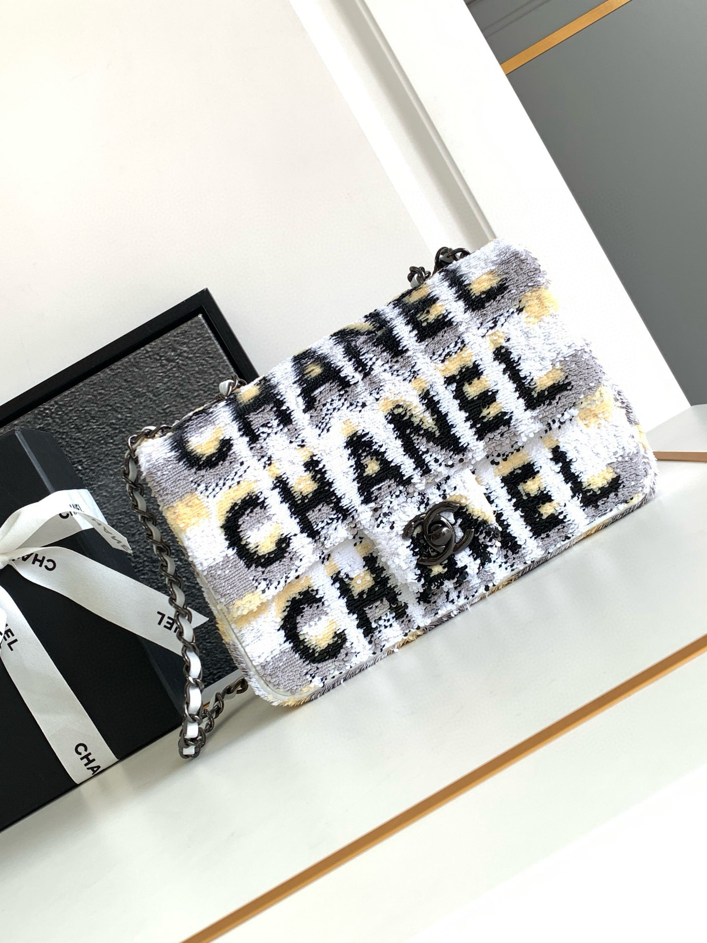 샤넬 Chanel 24s Mini Classic Flap Bag White 20cm