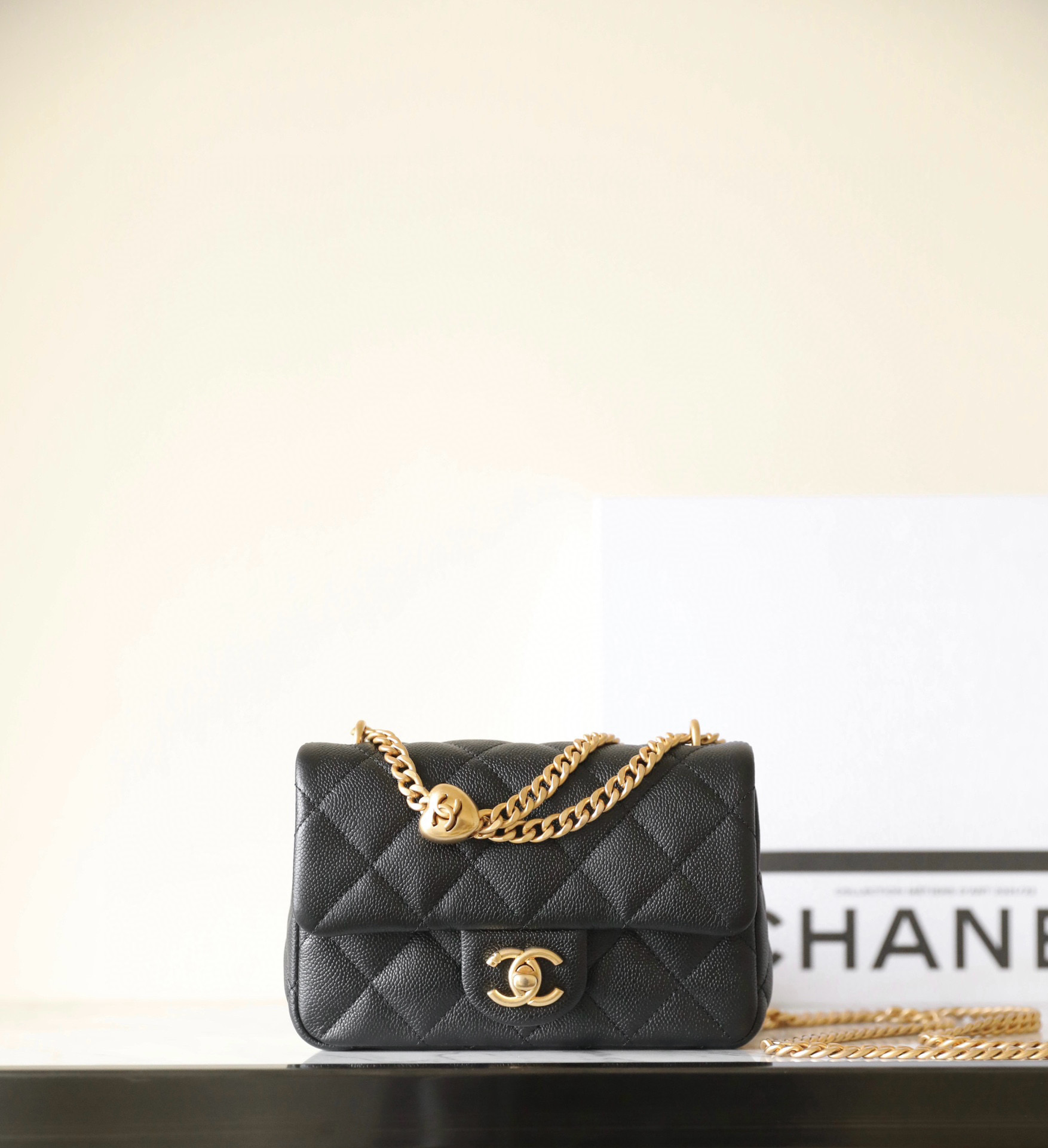 샤넬 Chanel 24P Mini Flap Bag C-041 Black 20cm