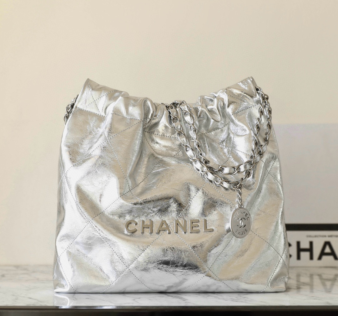 샤넬 Chanel 25c 22 Handbag C-581 silver 35cm
