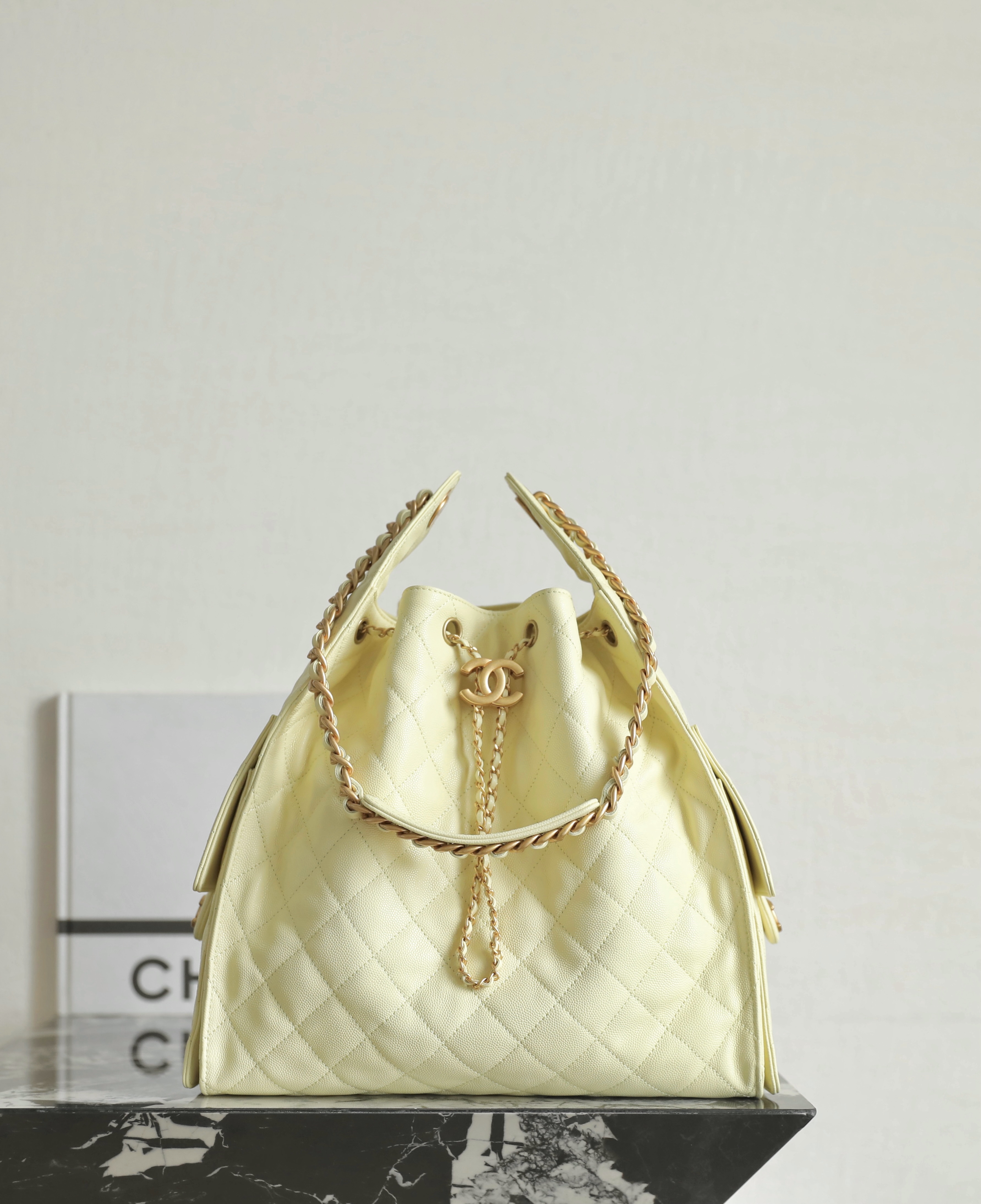 샤넬 CHANEL 25c AS5311 25Medium Handbag C-591 yellow 30cm