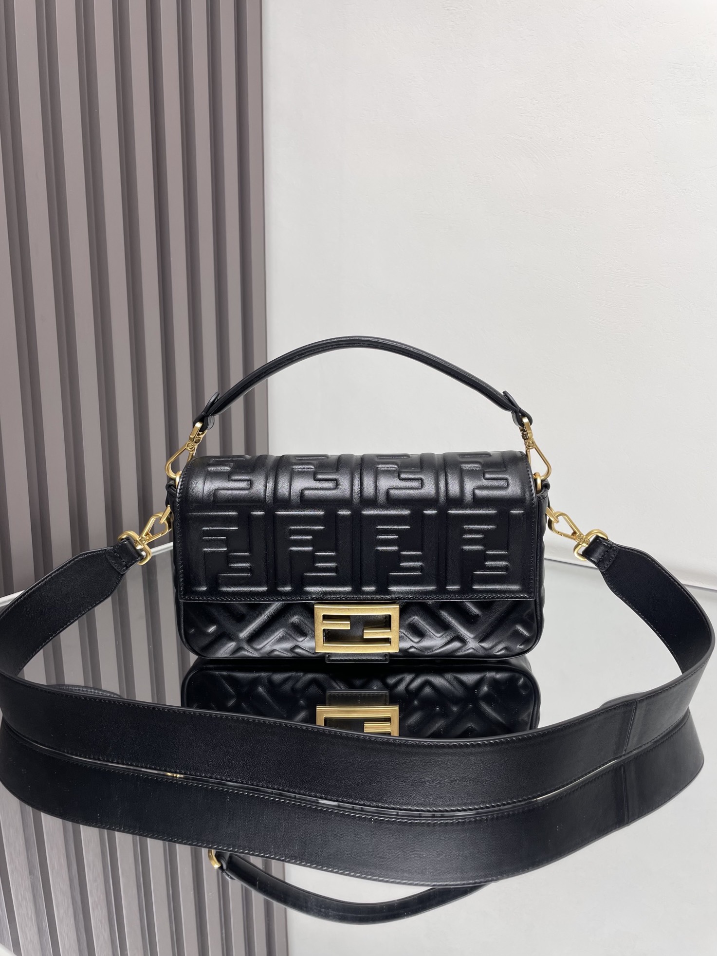 펜디 FENDI 8BR600 Medium Baguette Bag Nappa Leather Black 26CM