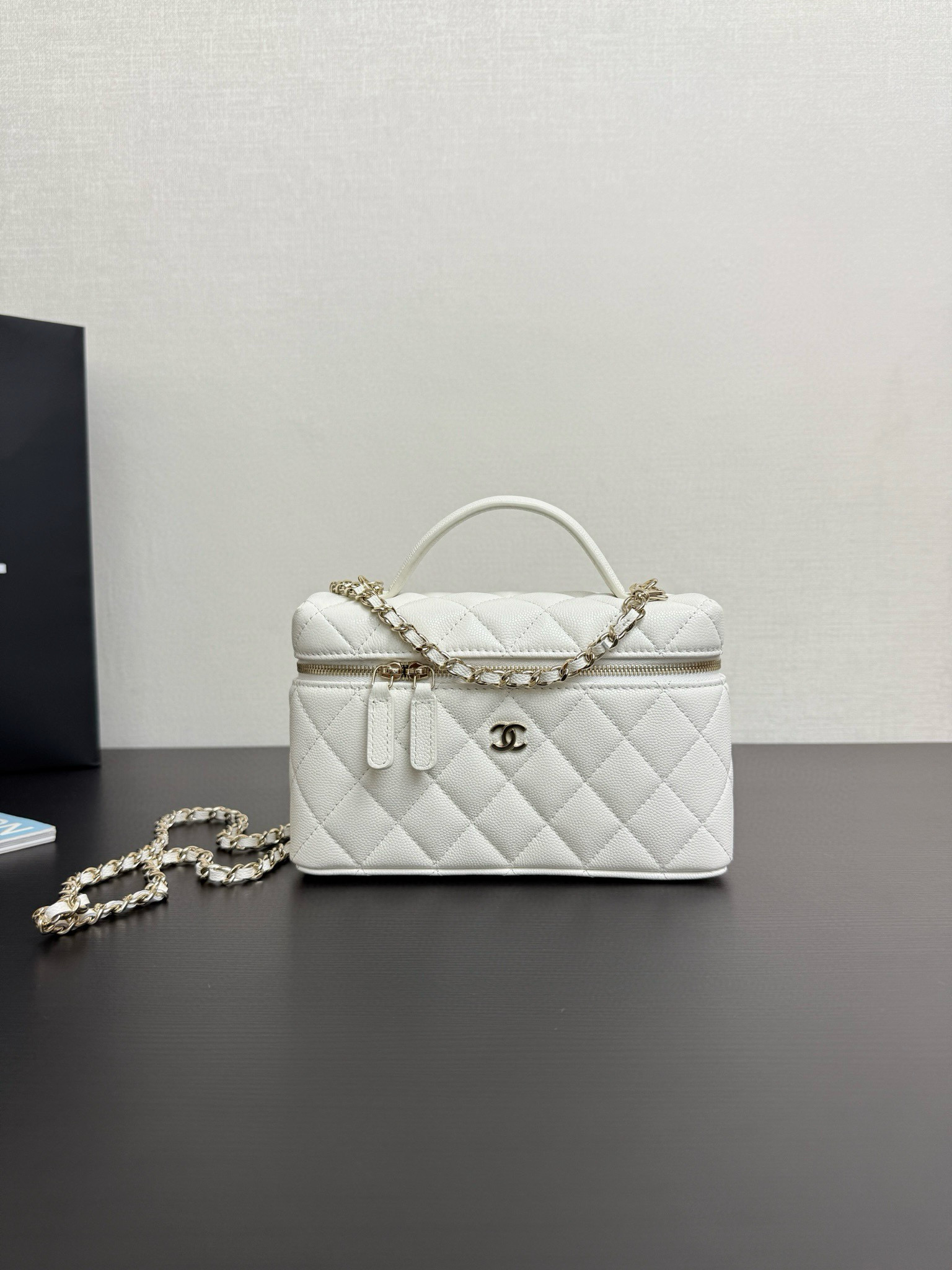 샤넬 Chanel 25c LP Long Vanity with chain 99448 White 19cm
