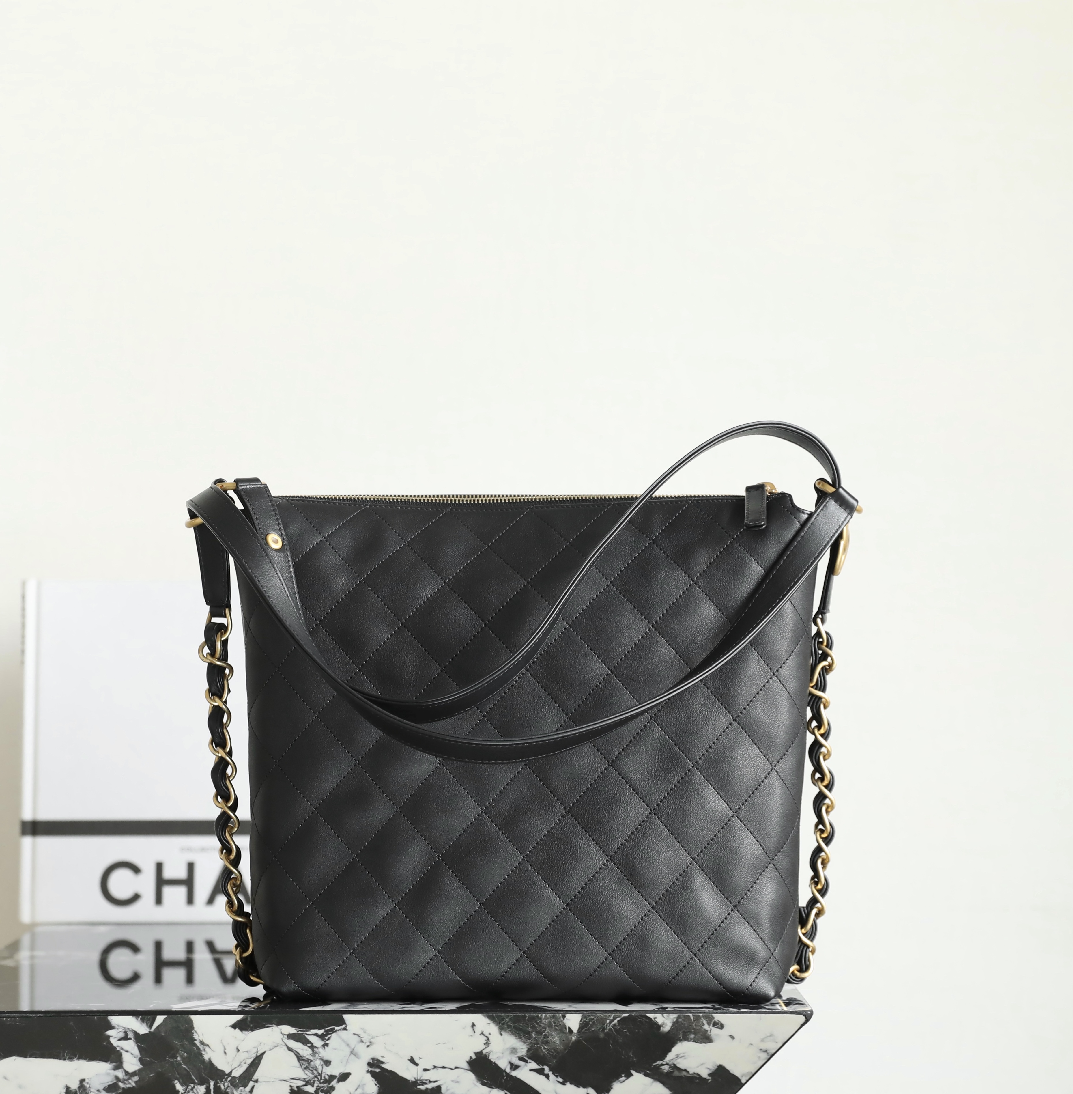 샤넬 Chanel 25S AS5517 Medium Hobo Backpack C-841 Black 27cm