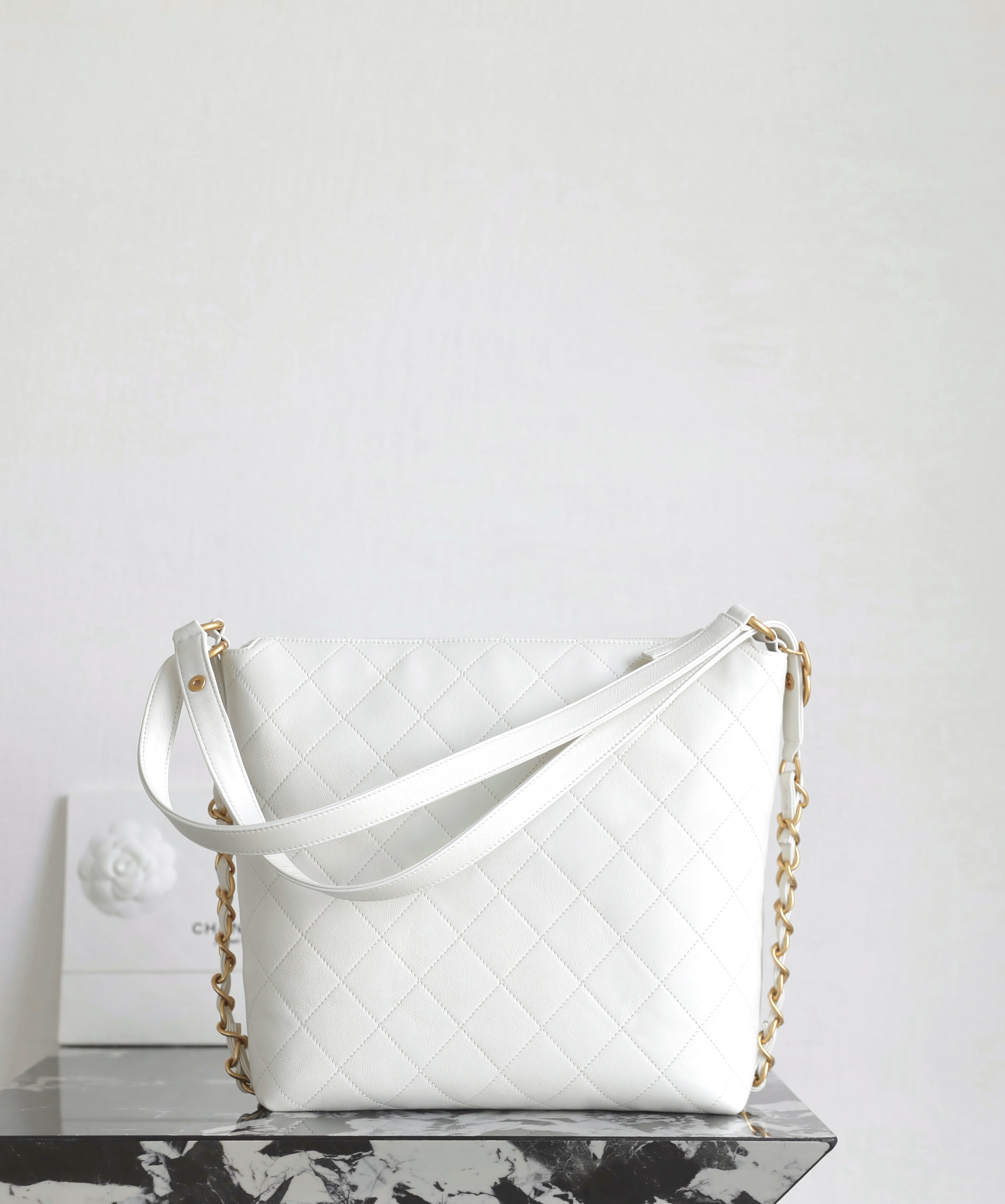샤넬 Chanel 25S AS5517 Medium Hobo Backpack C-841 White 27cm