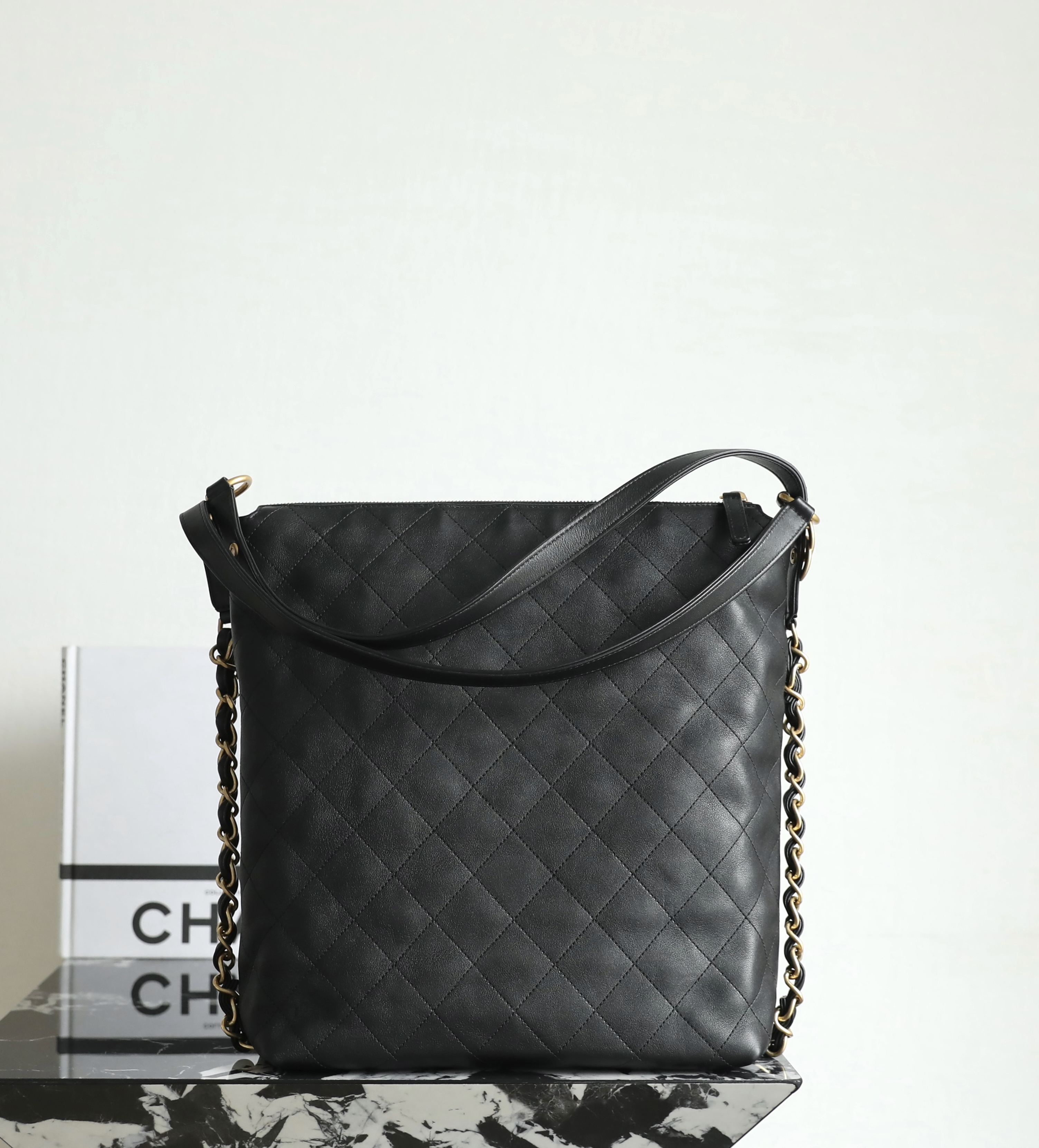 샤넬 Chanel 25S AS5523 Large Hobo Backpack C-851 Black 28cm