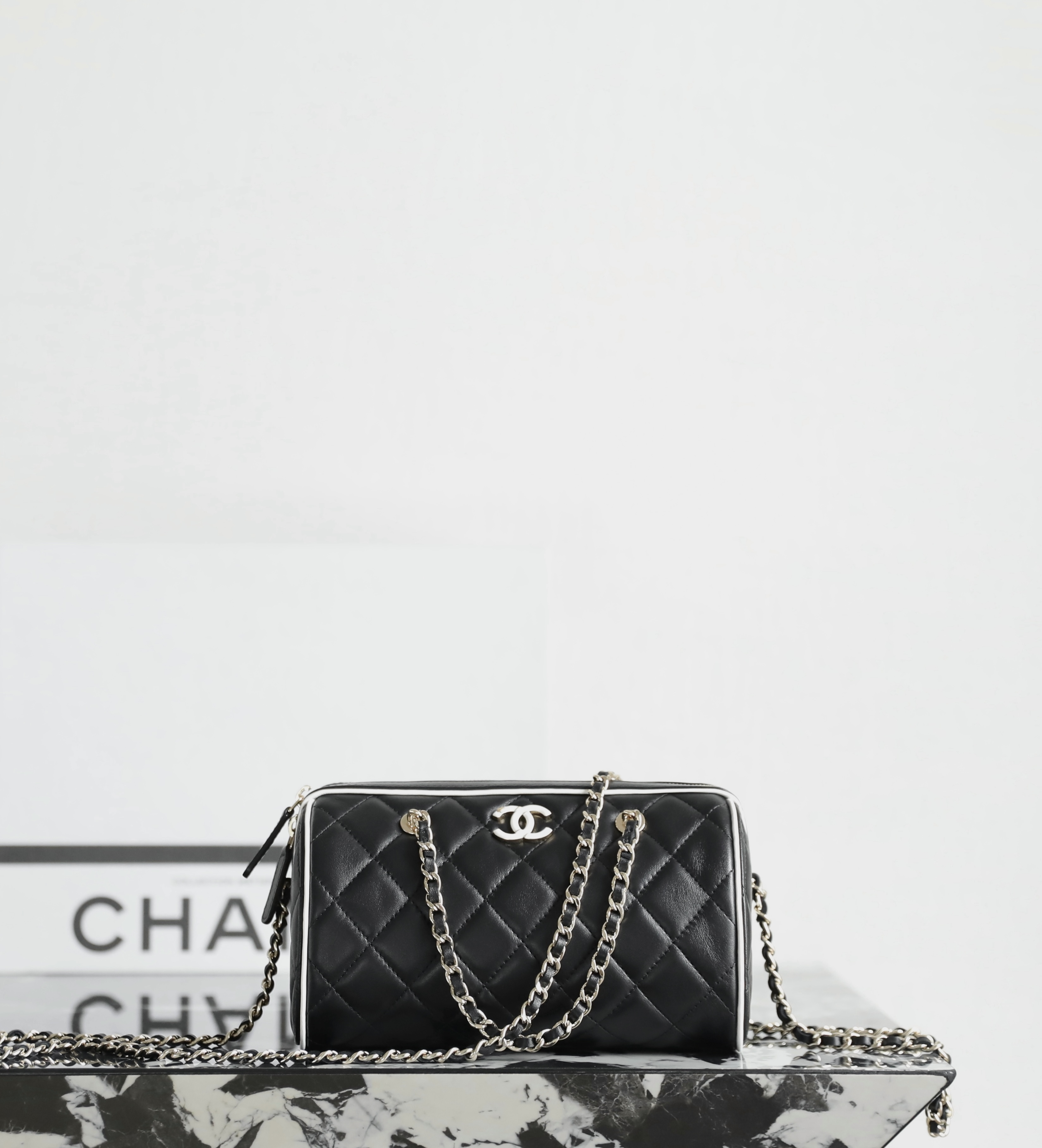 샤넬 Chanel Bowling Bag C-031 Black&White 18.5cm