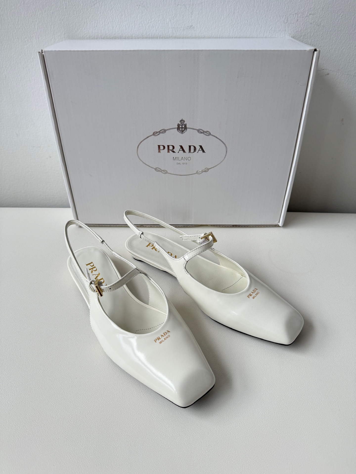 프라다 Prada 샌들