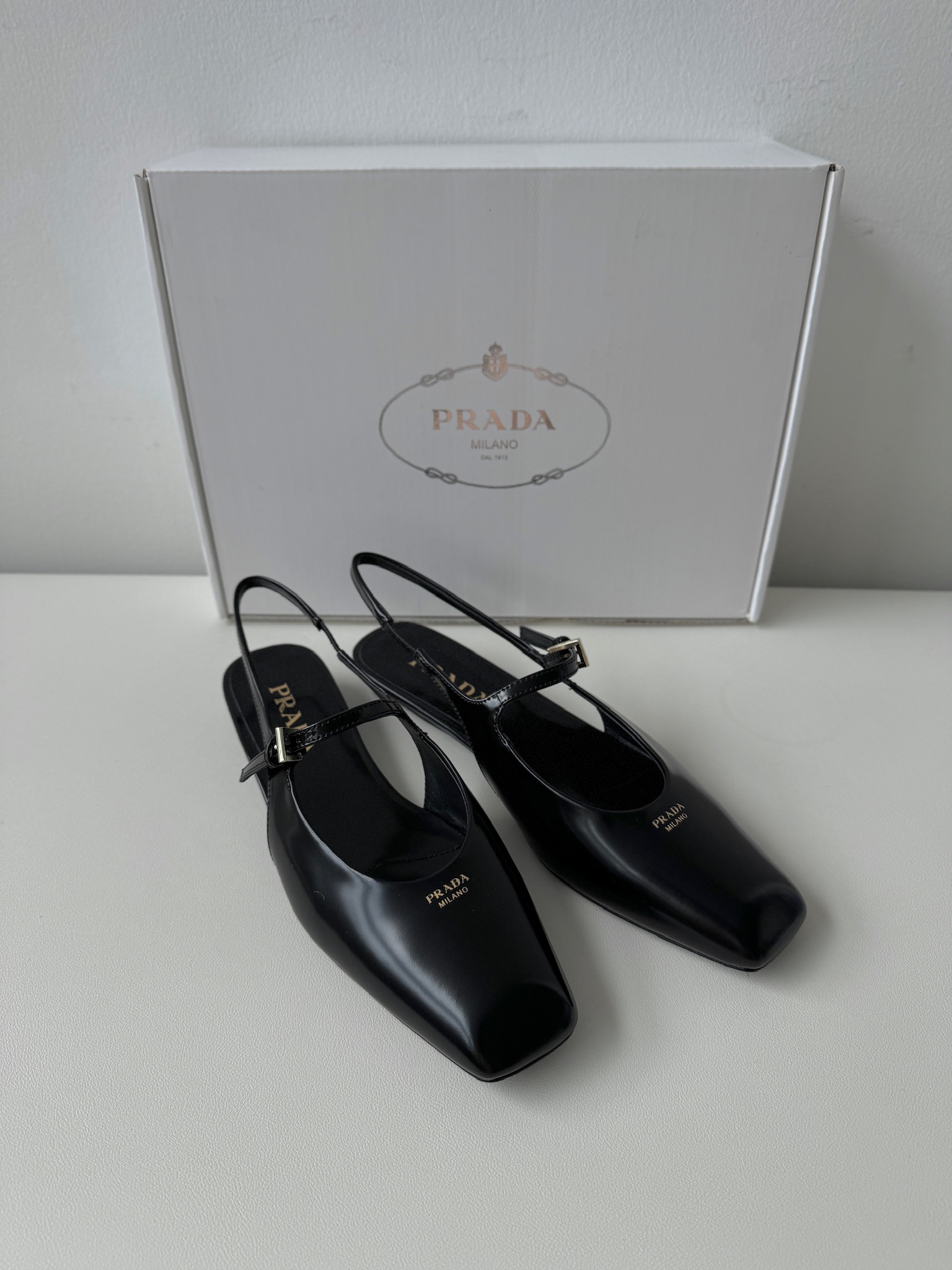 프라다 Prada 샌들