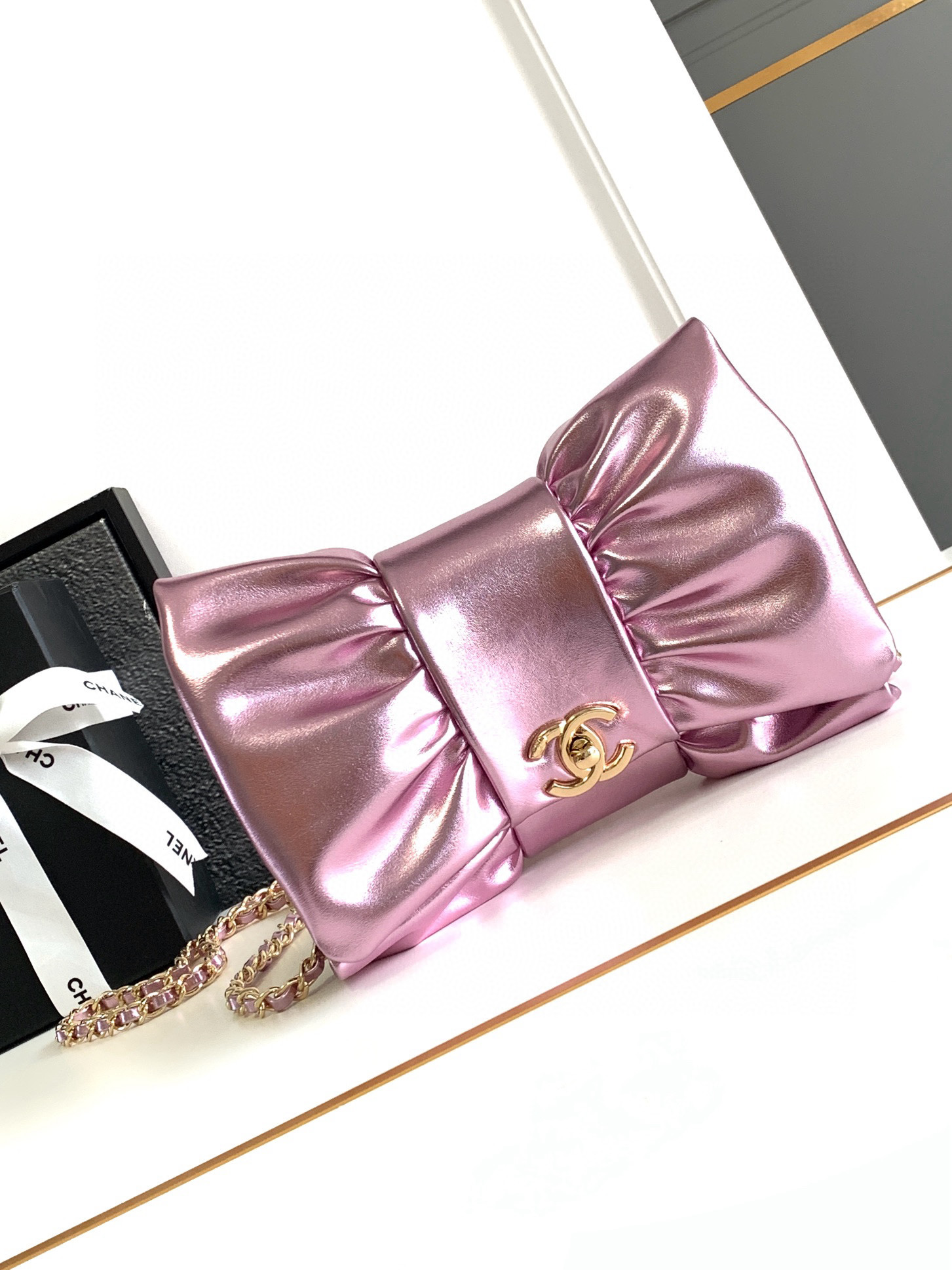 샤넬 Chanel 24B Clutch with chain Pink 22cm